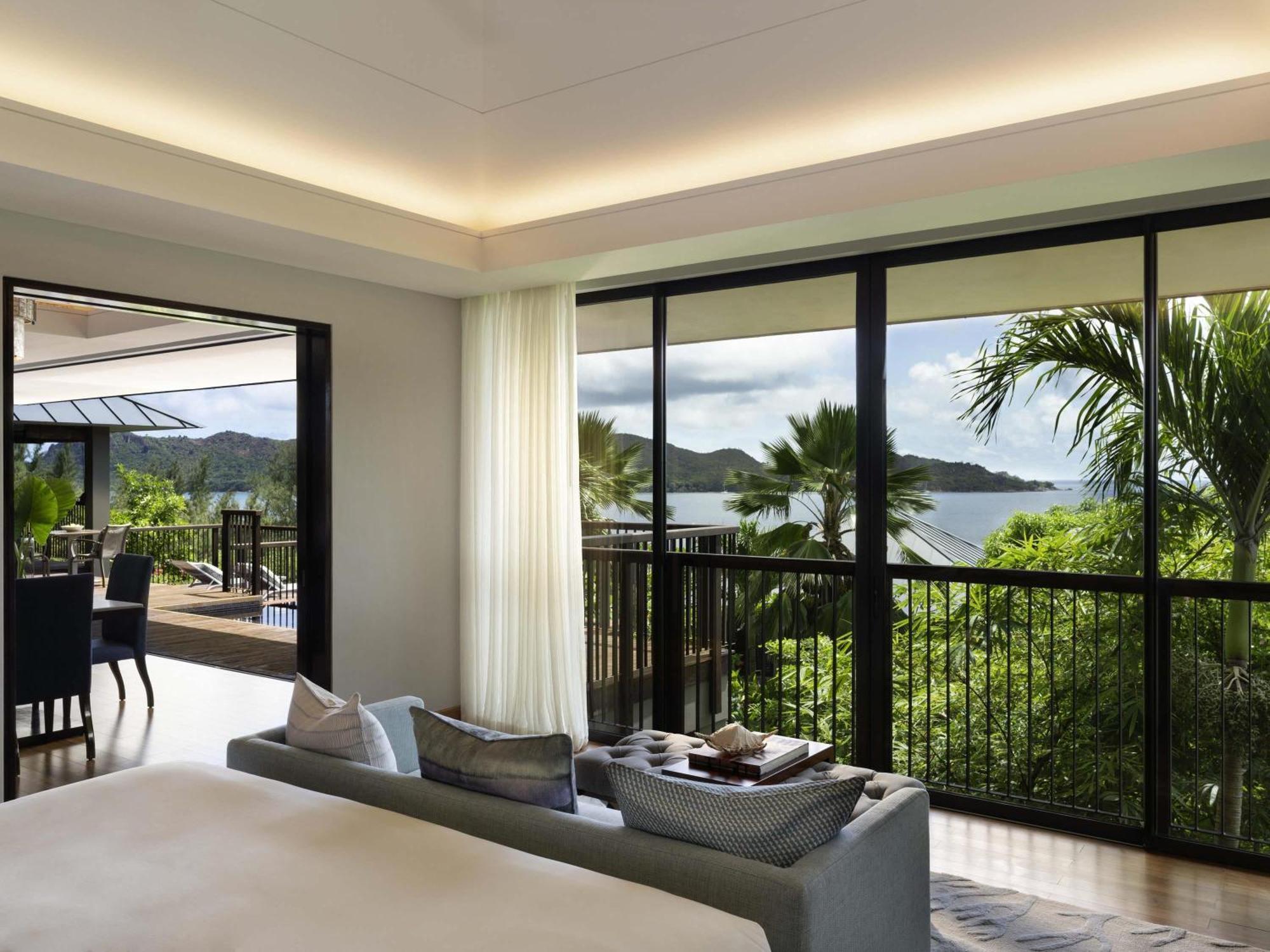 Grand Poolvilla mit Meerblick