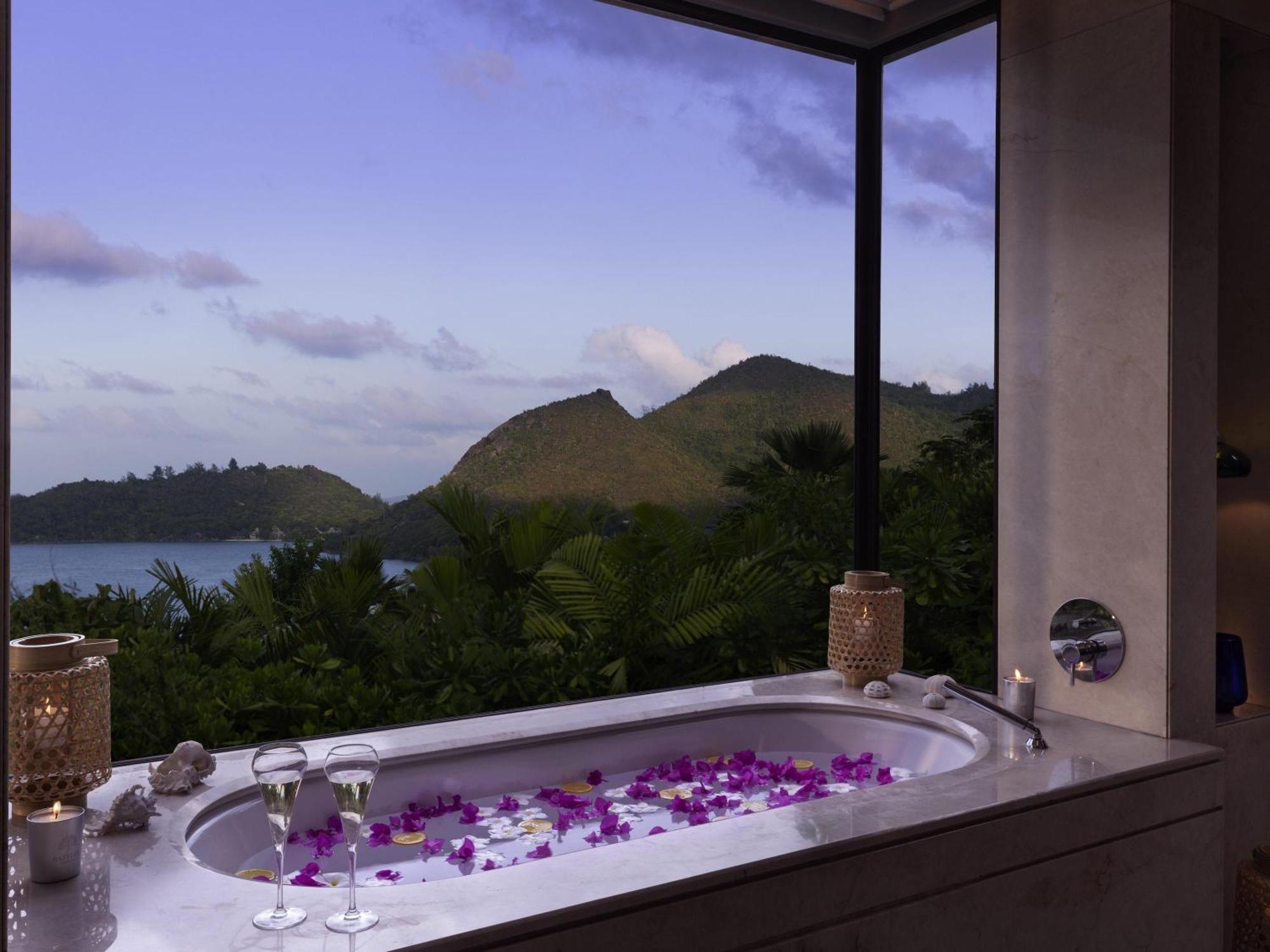 Poolvilla mit Meerblick