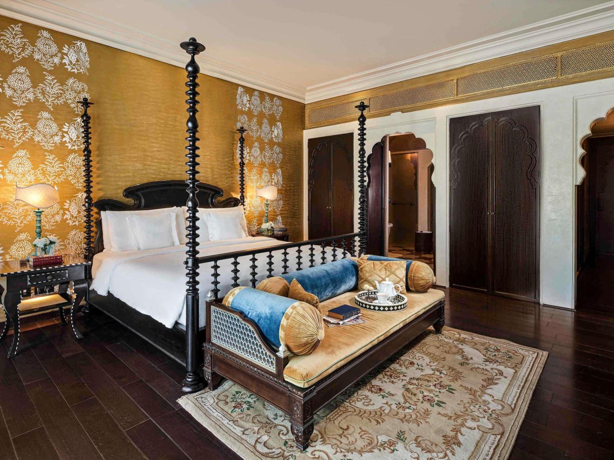 Fairmont Gold King Non Smoking:Complimentary craft beers or signature cocktail at Anjum per room per stay, Happy Hours (Buy 1 Get 1) at Anjum Bar on Select beverages,20% off on Food & Soft Beverage and Laundry, Set dinner for couple at Zarin@INR 5000