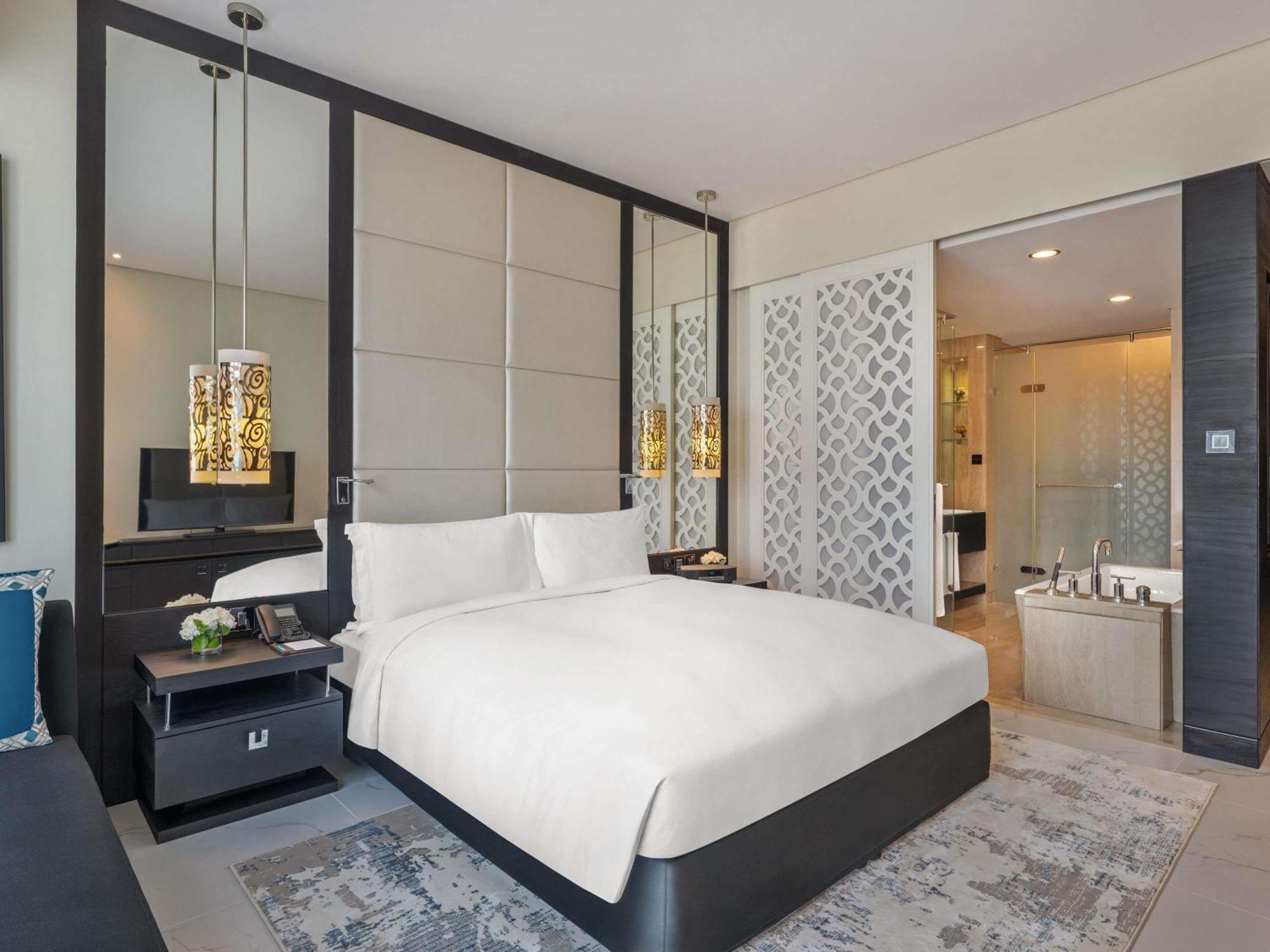 Superior Zimmer mit Kingsize-Bett und Stadtblick