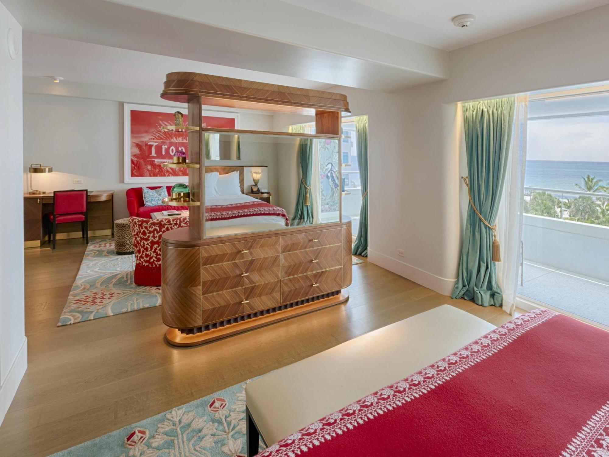 Junior Suite mit Kingsize-Bett und Meerblick