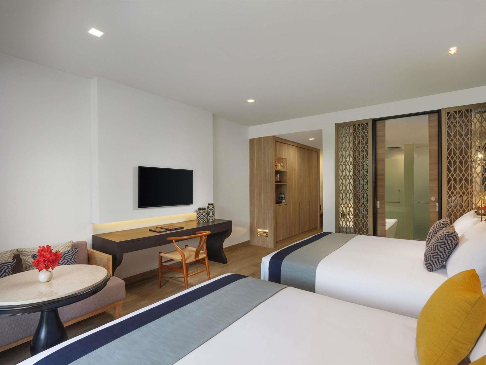 Premier Familienzimmer mit Meerblick, 1 Kingsize-Bett und 1 Queensize-Bett, Balkon