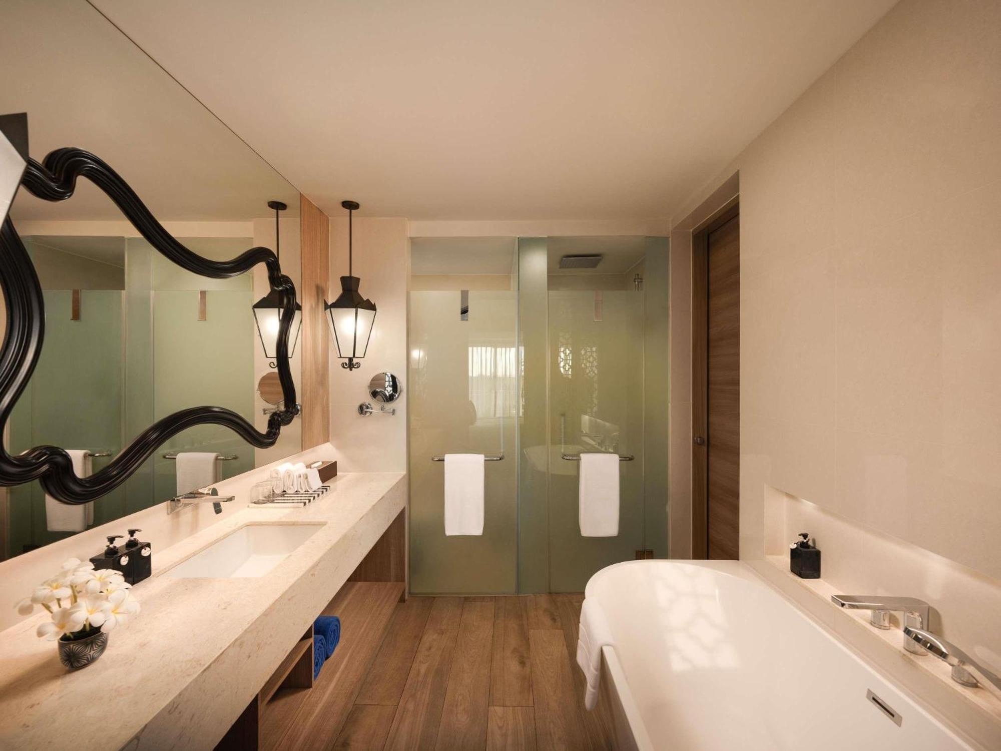 Premier Zimmer mit Meerblick, 1 Kingsize-Bett und Balkon