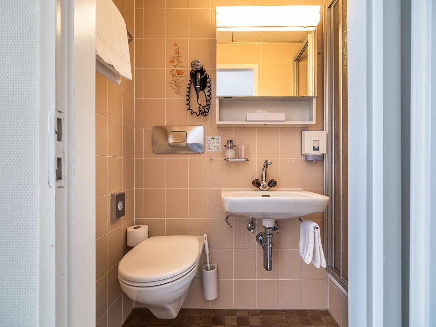 Einzelzimmer mit Balkon