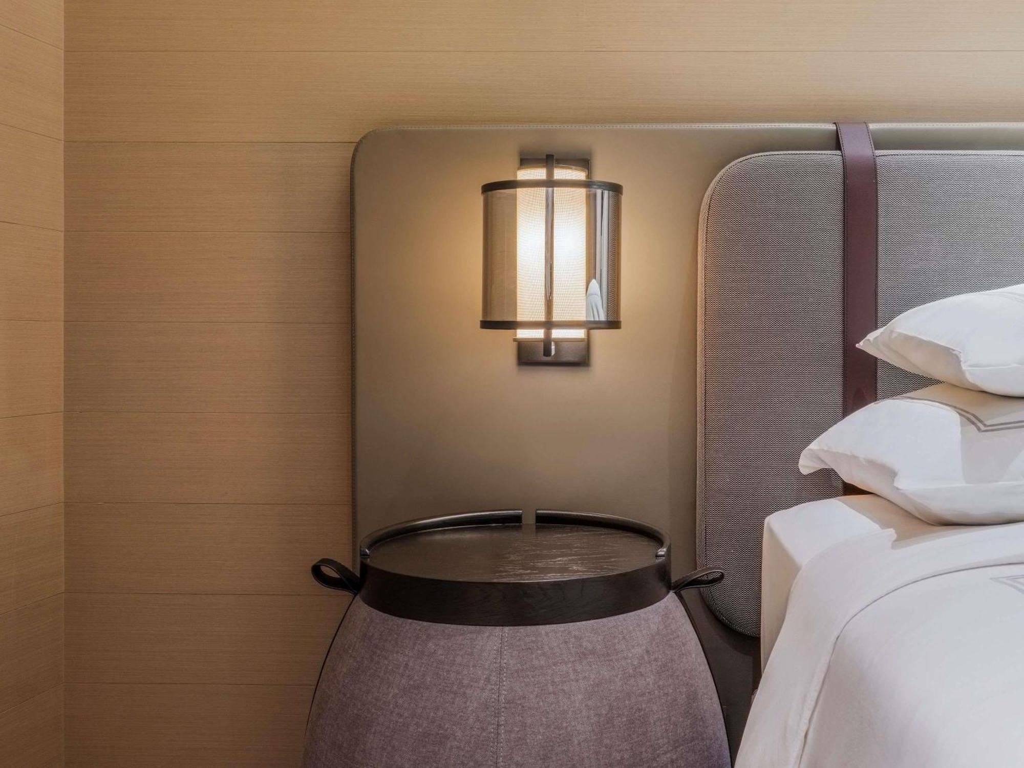 Premier Marina Bay mit 1 Kingsize-Bett, Balkon und Blick auf die Marina Bay