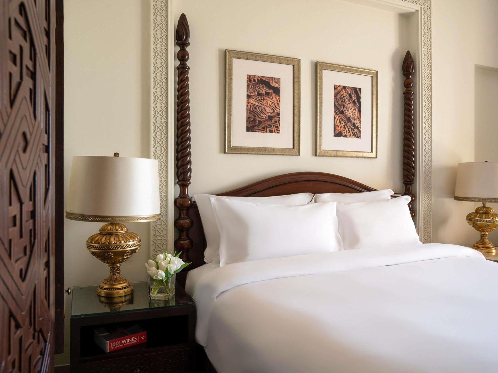 Luxury King Room with balcony and sea view