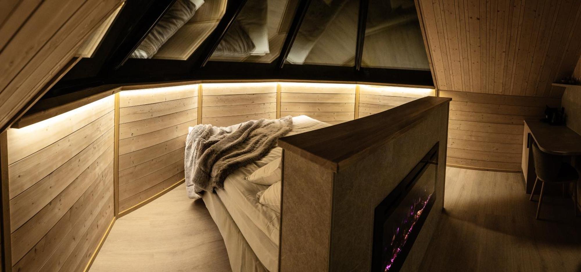 Aurora Cabin Igloo,1731432453:JPEG