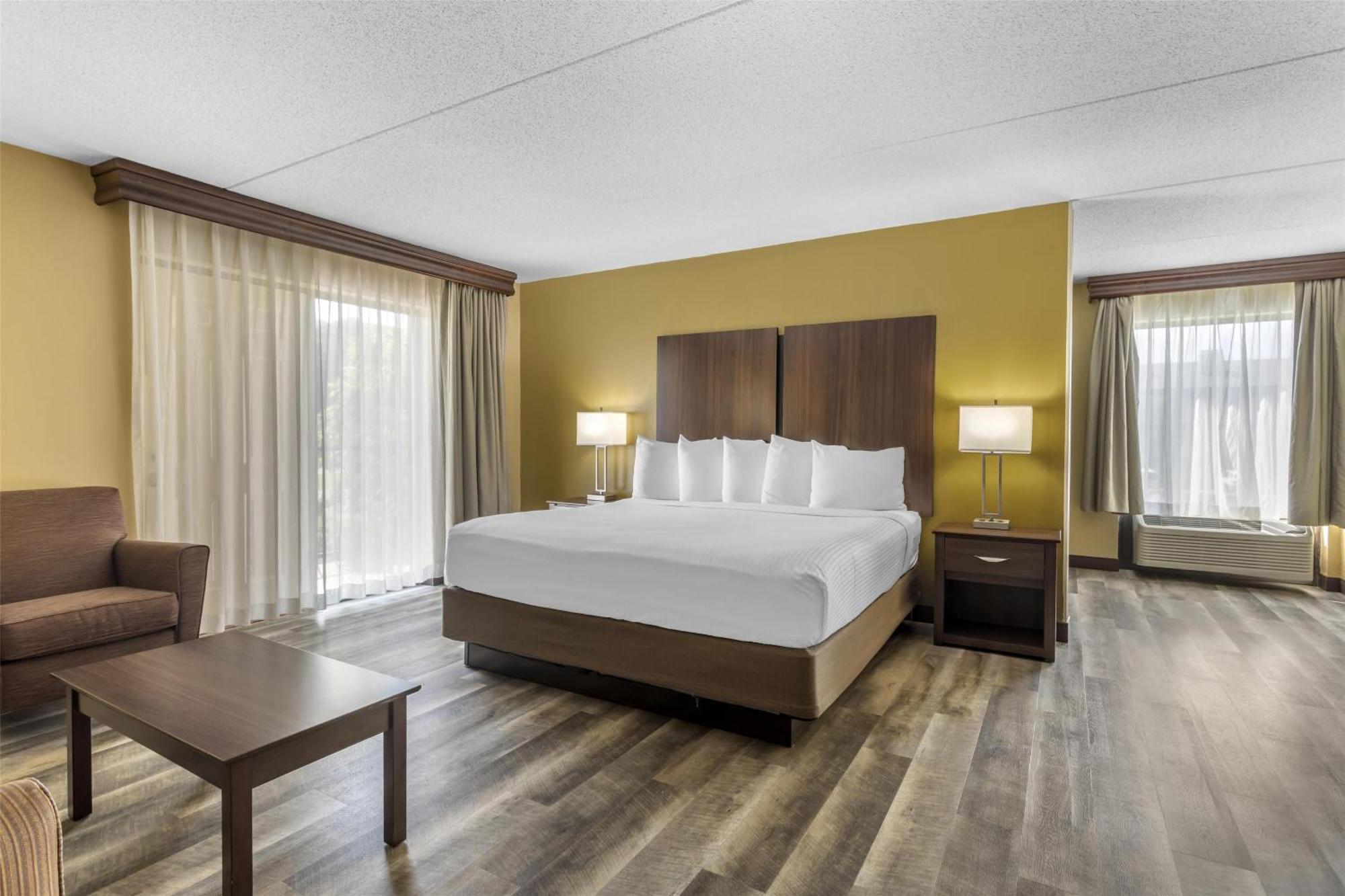 King Room Indoor Pool Access View or Non-Smoking