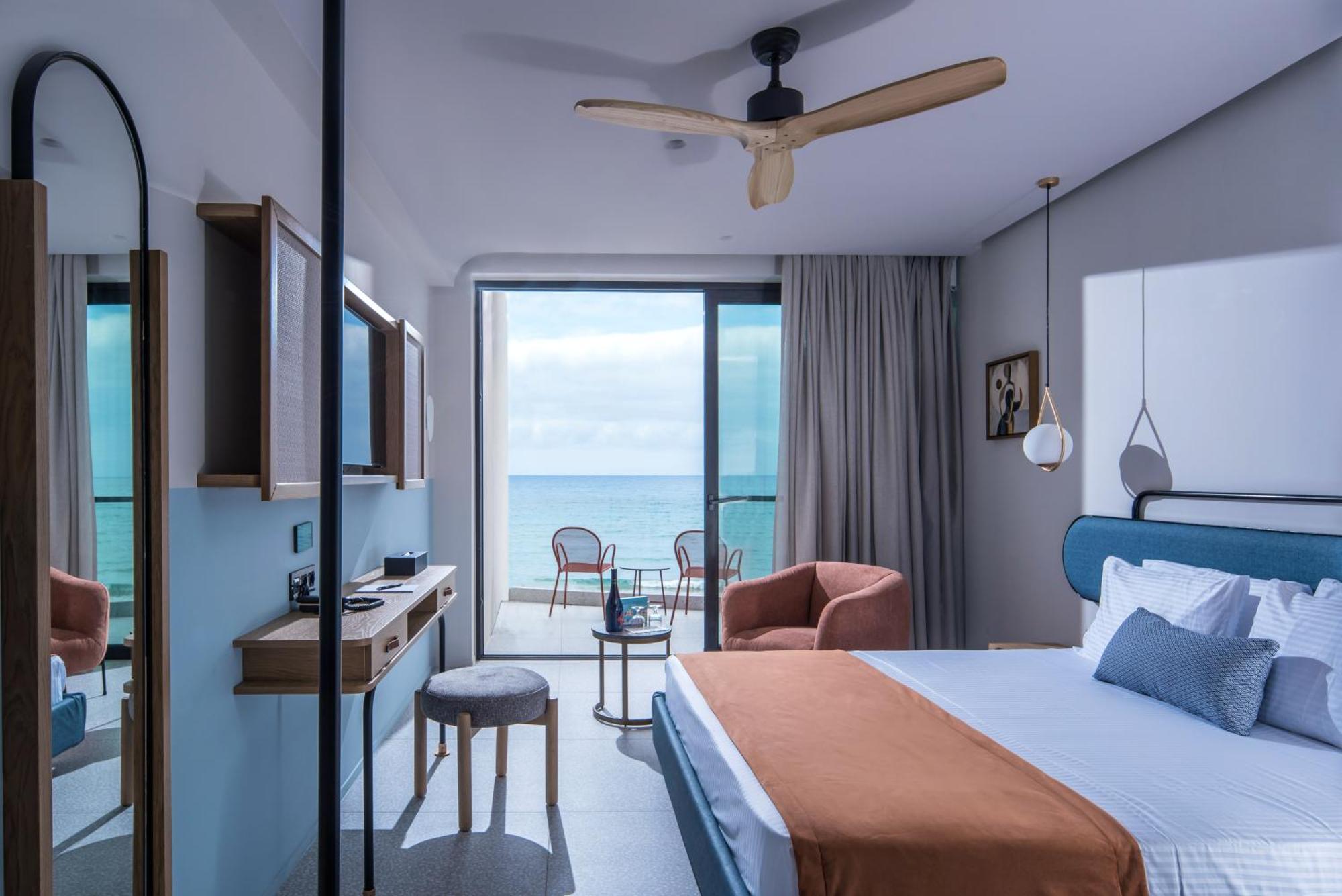 Double Room with Direct Sea view