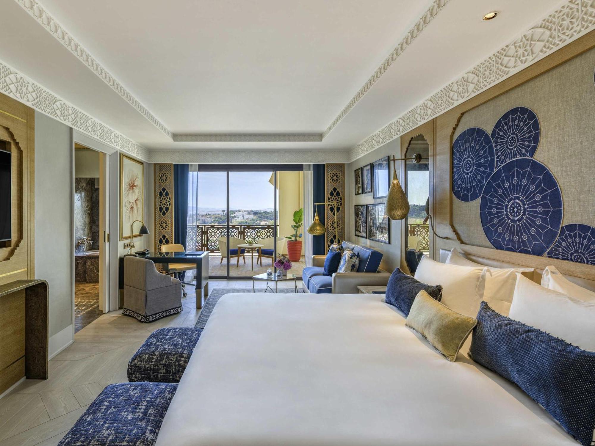 Deluxe Zimmer mit Kingsize-Bett und Panoramablick