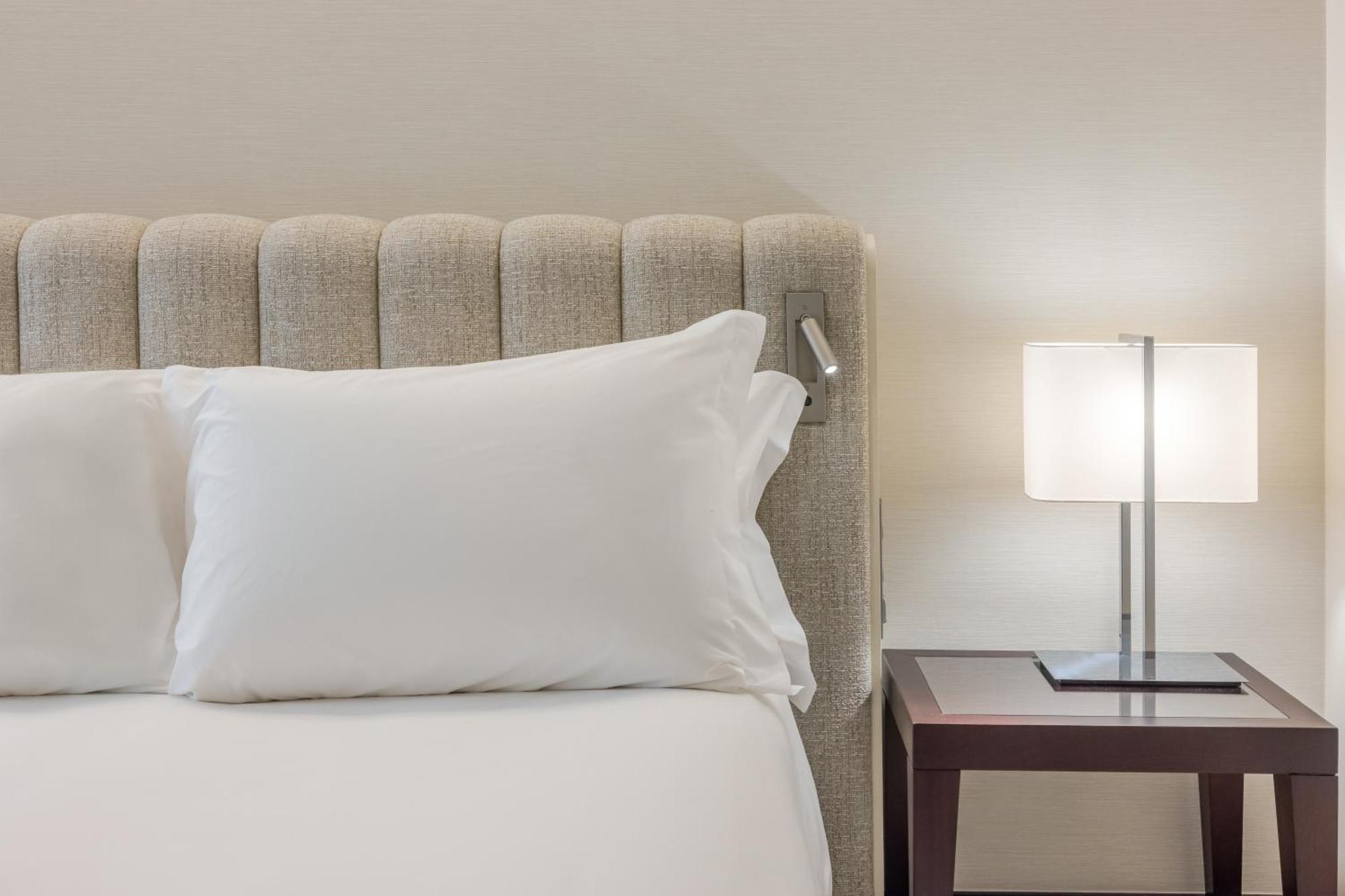 Premium Zimmer mit Queensize-Bett und Zugang zur Lounge