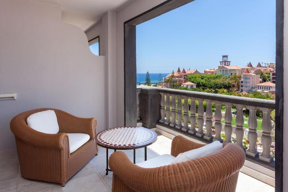Deluxe Zimmer mit seitlichem Meerblick (2 Erwachsene)