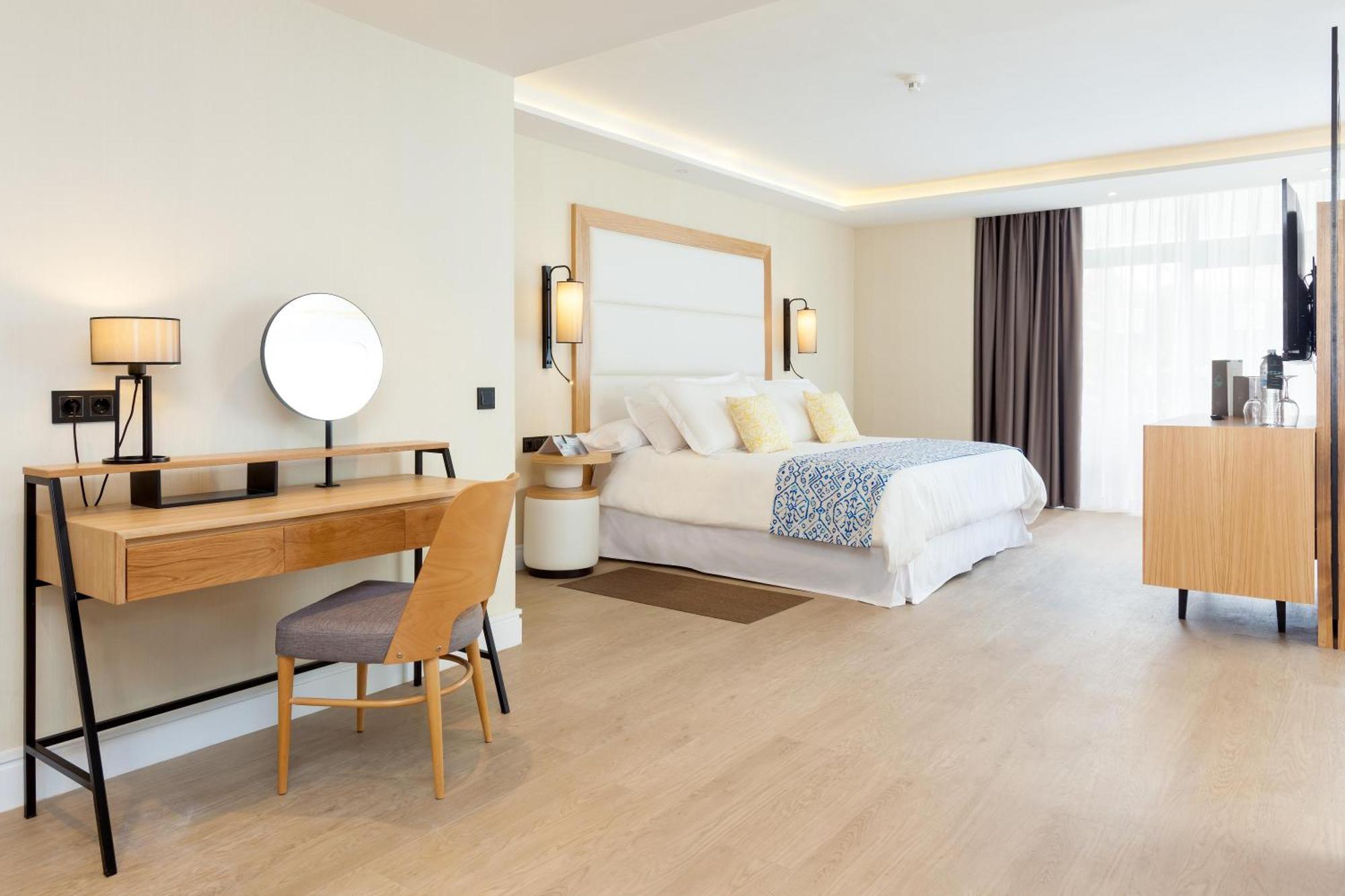 Zimmer Gold Level mit Whirlpool und Meerblick (2 Erwachsene + 1 Kind)