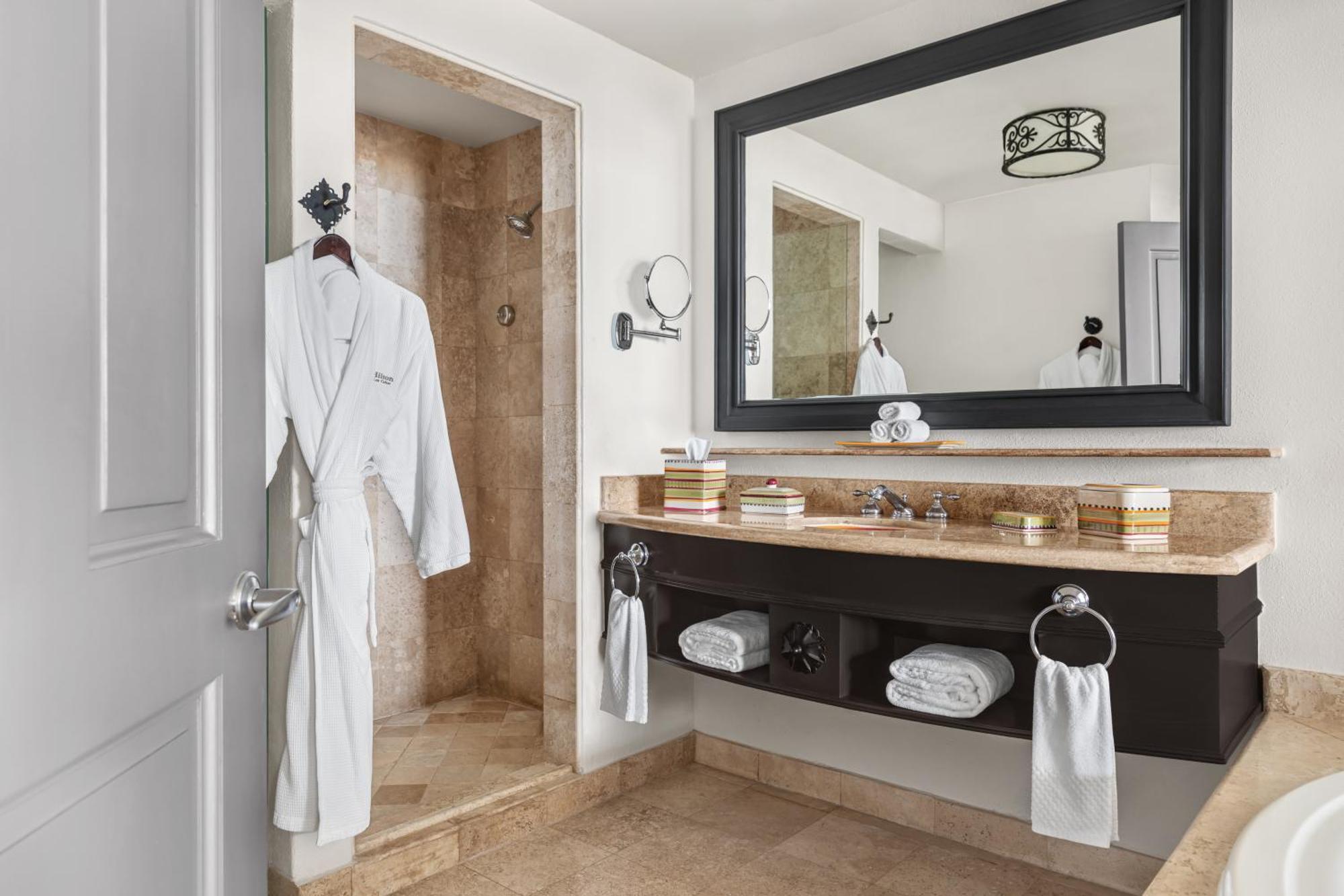 Premier Suite mit Kingsize-Bett und Meerblick