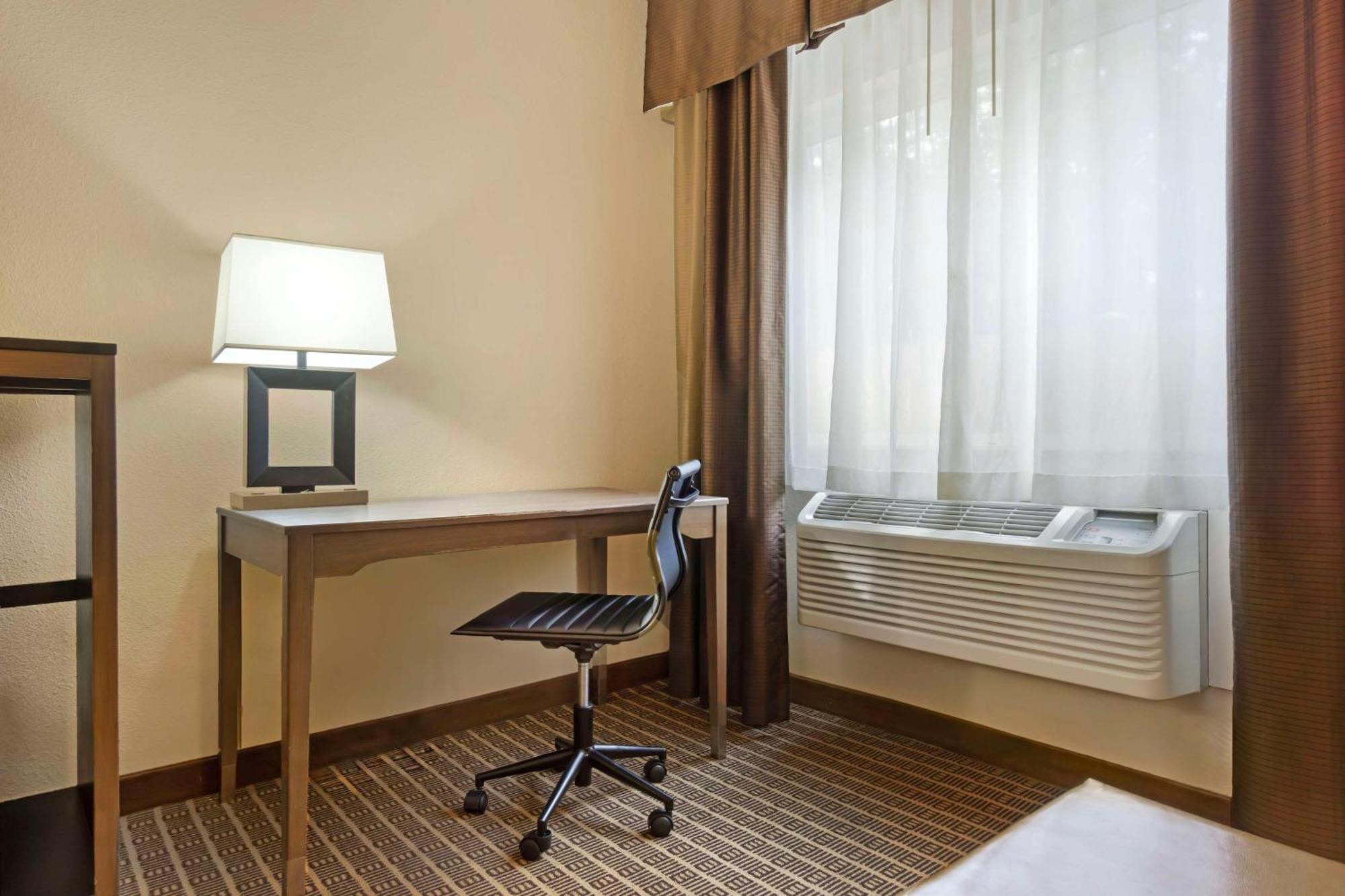 King Room Sofa Bed Walk Shower Disability Access or Non-Smoking