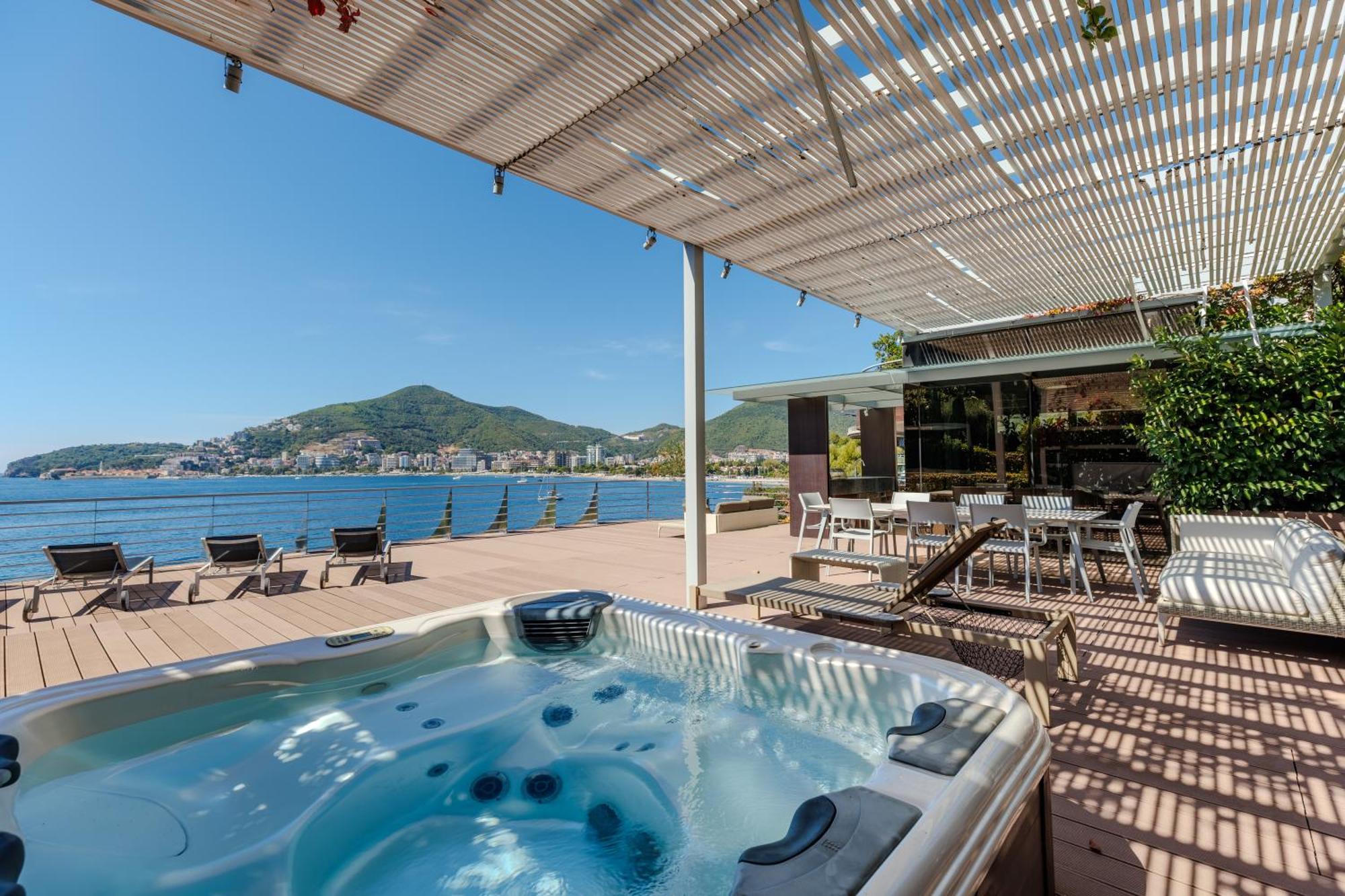Penthouse-Apartment mit 2 Schlafzimmern und Meerblick