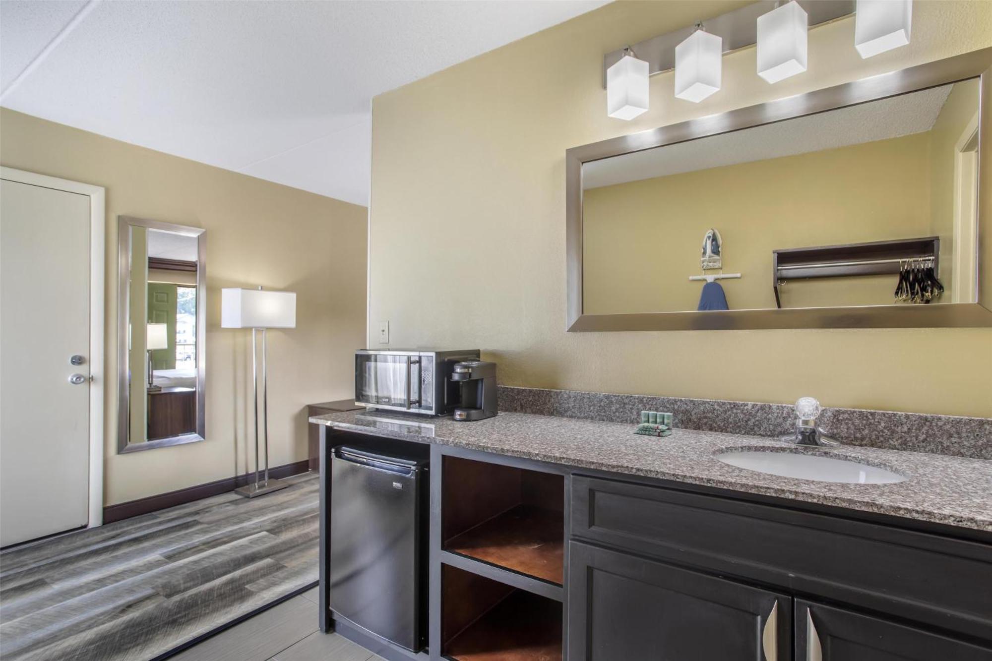 King Room Indoor Pool Access View or Non-Smoking