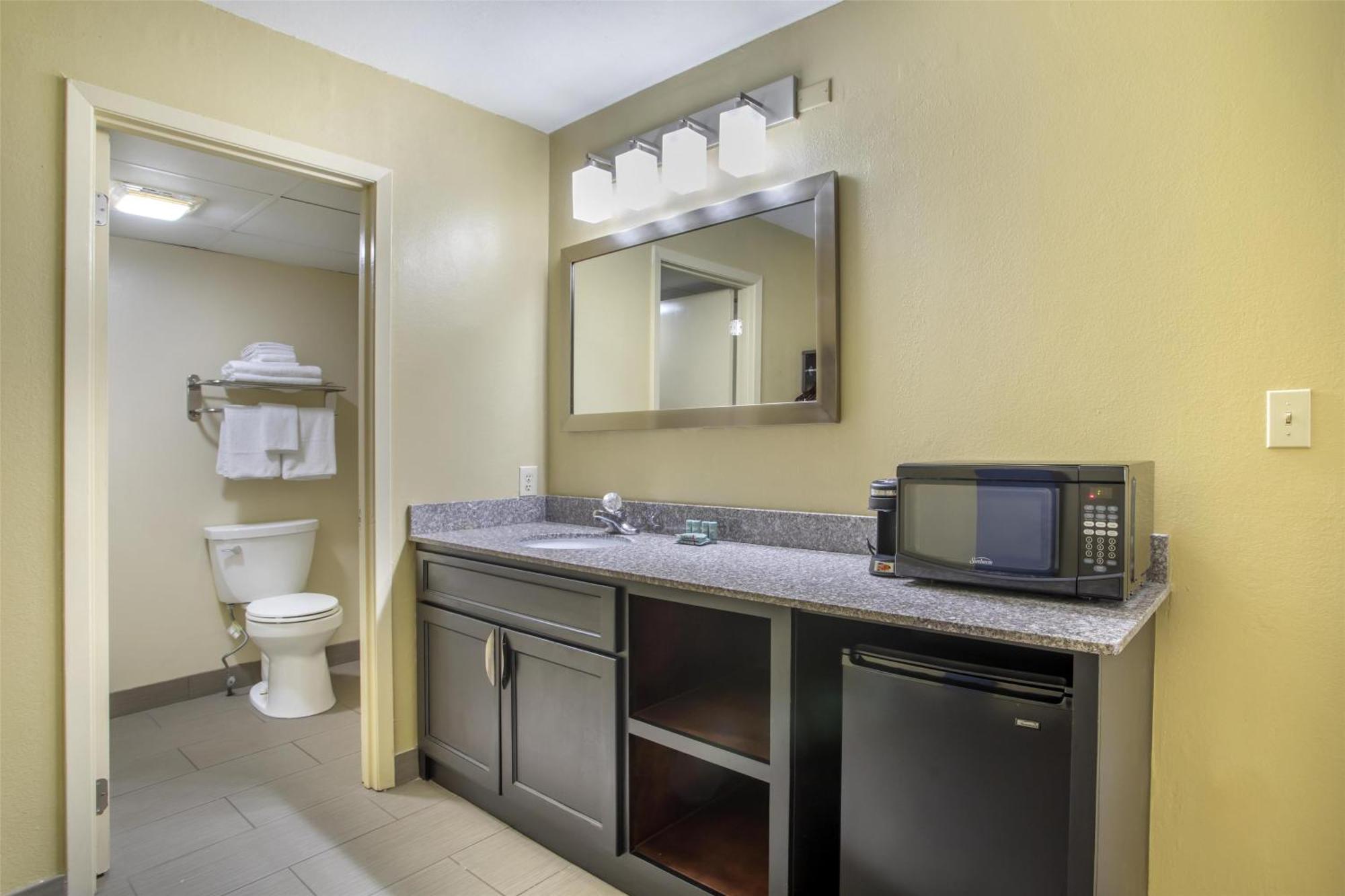 Queen Room Two Queen Beds Indoor Pool Access Non-Smoking