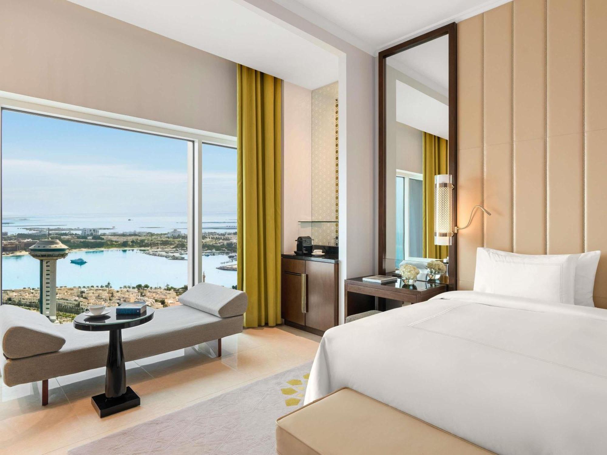 Deluxe Zimmer mit Blick auf die Corniche