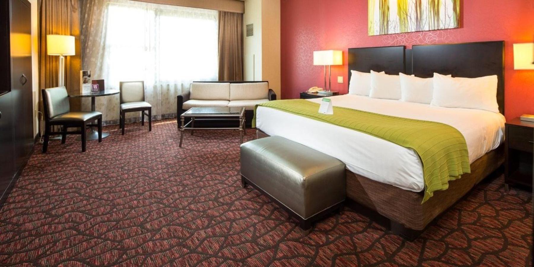 Soco Deluxe Room 1 King Non Smoking