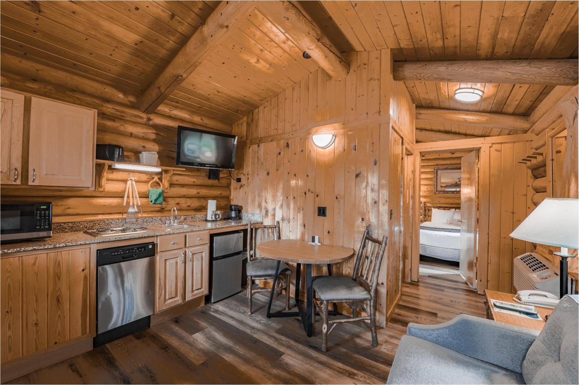 Double Queen Deluxe Cabin