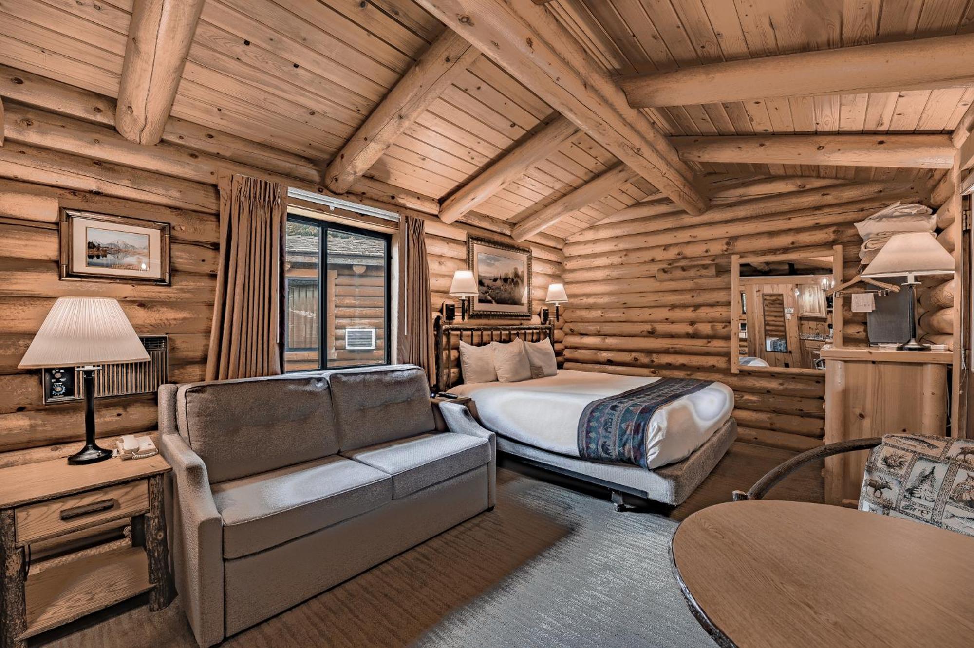 Queen Cabin