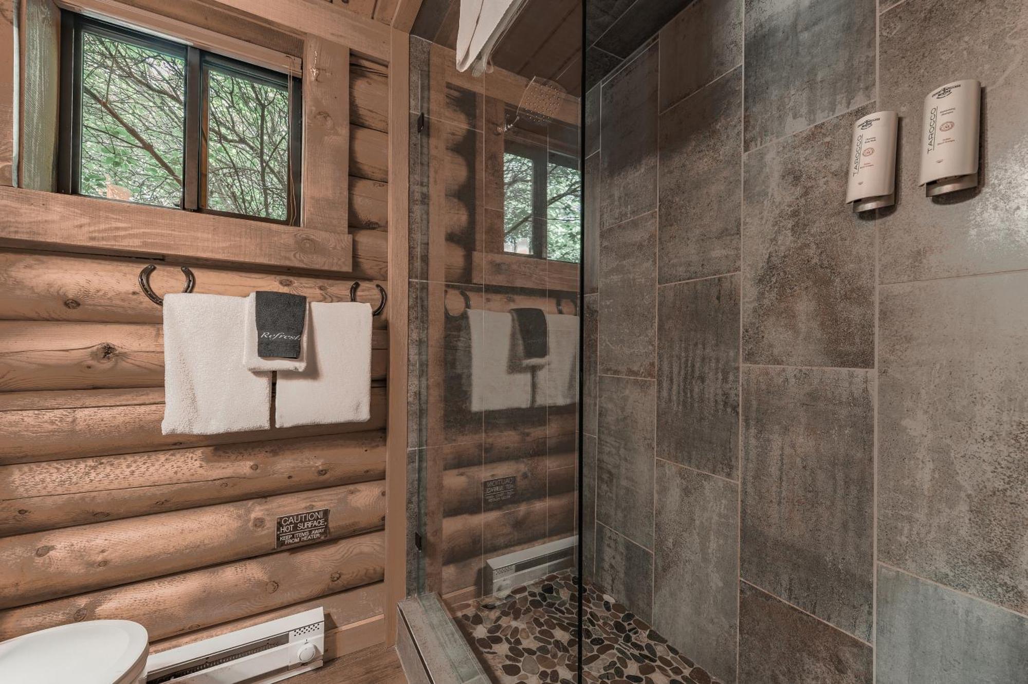 Queen Cabin