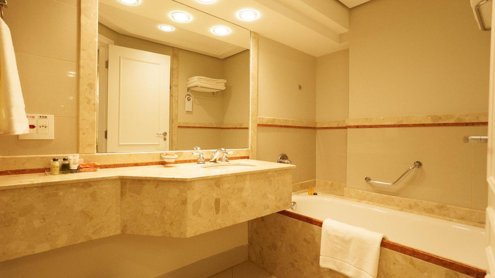 Familienzimmer mit Badewanne