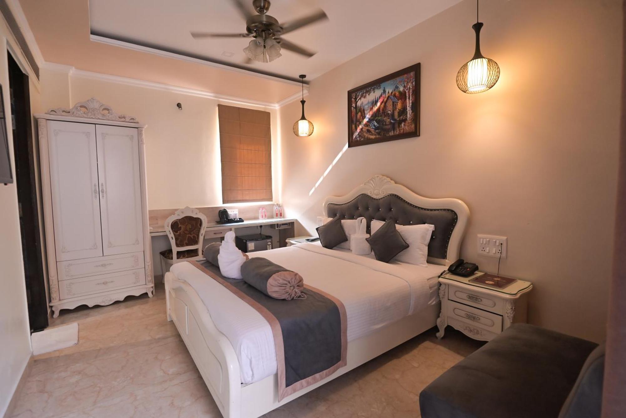 Premium Deluxe Room with 10% discount on food, beverages, carriage/cart ride and one way airport transfer