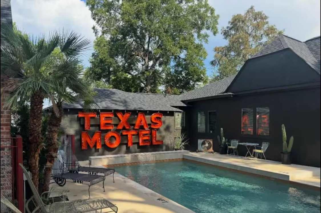 One-Bedroom Apartment Pool View