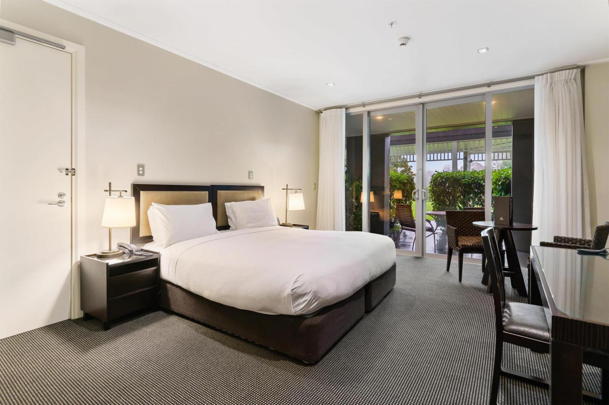 Zimmer mit Kingsize-Bett