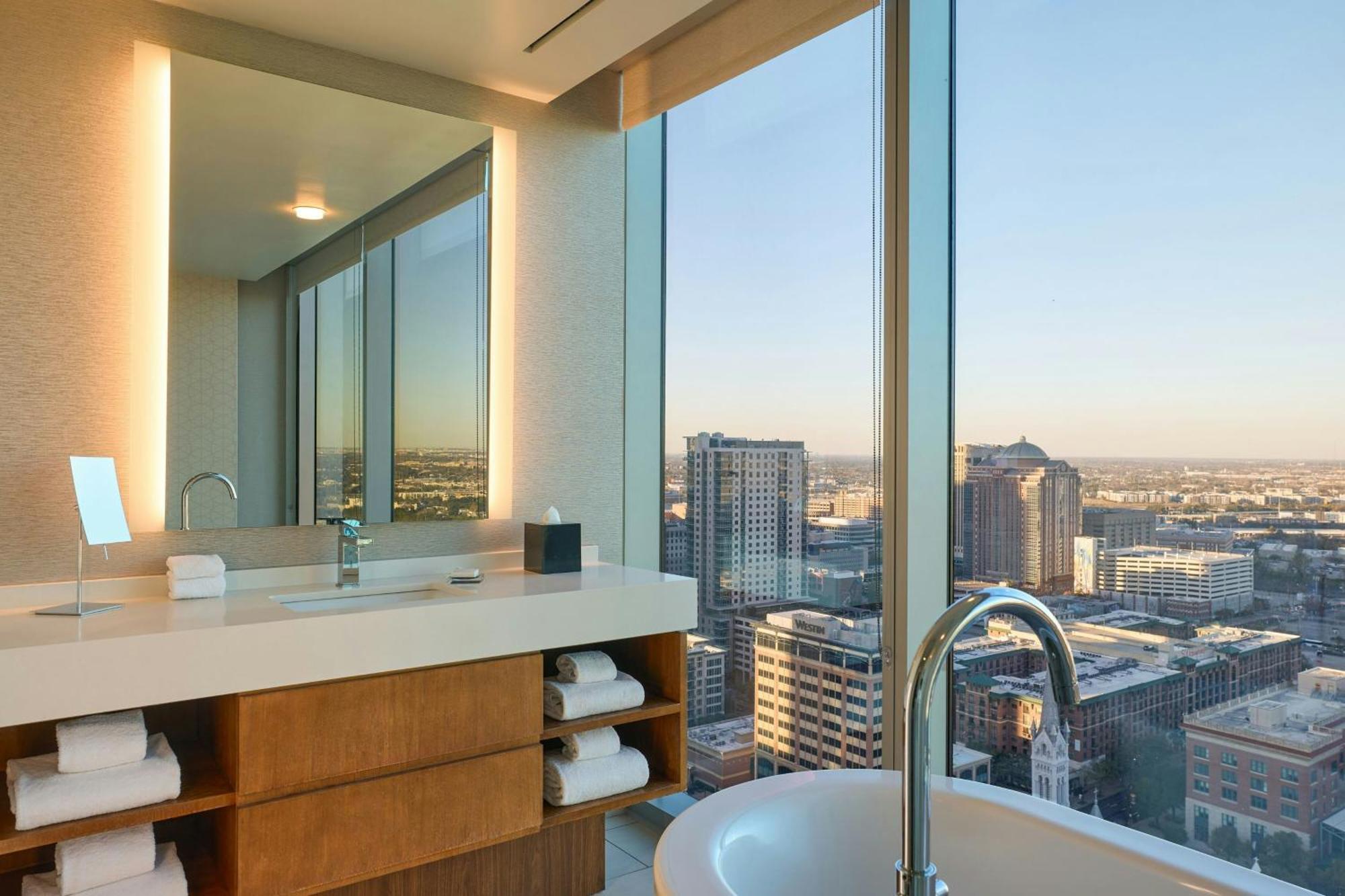 Executive Suite 1 Bedroom Suite 1 King