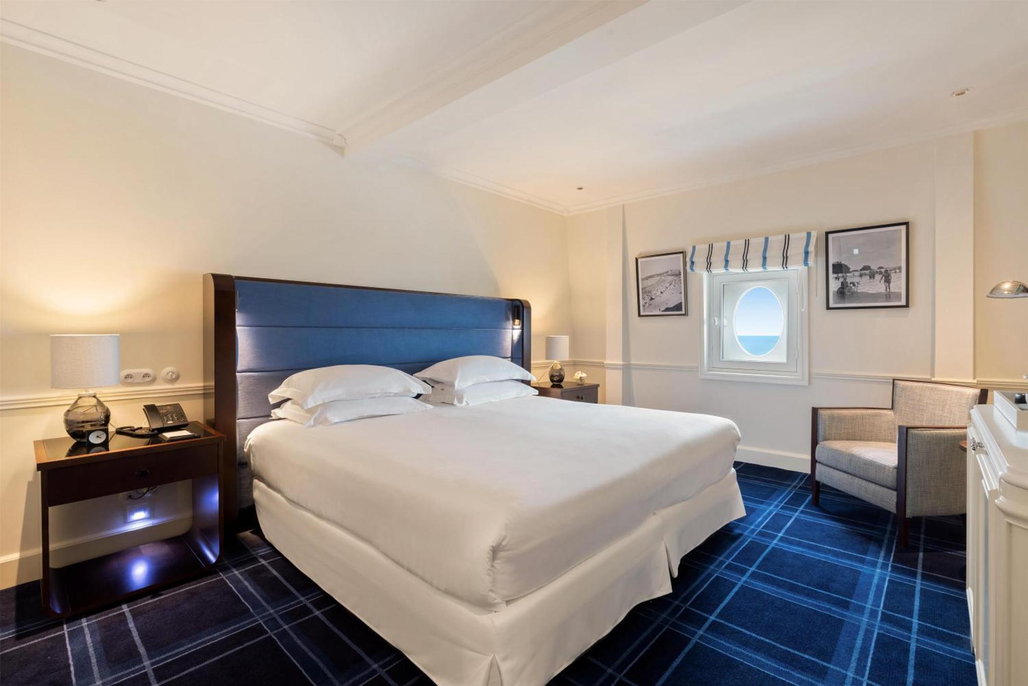 Deluxe Zimmer mit Kingsize-Bett