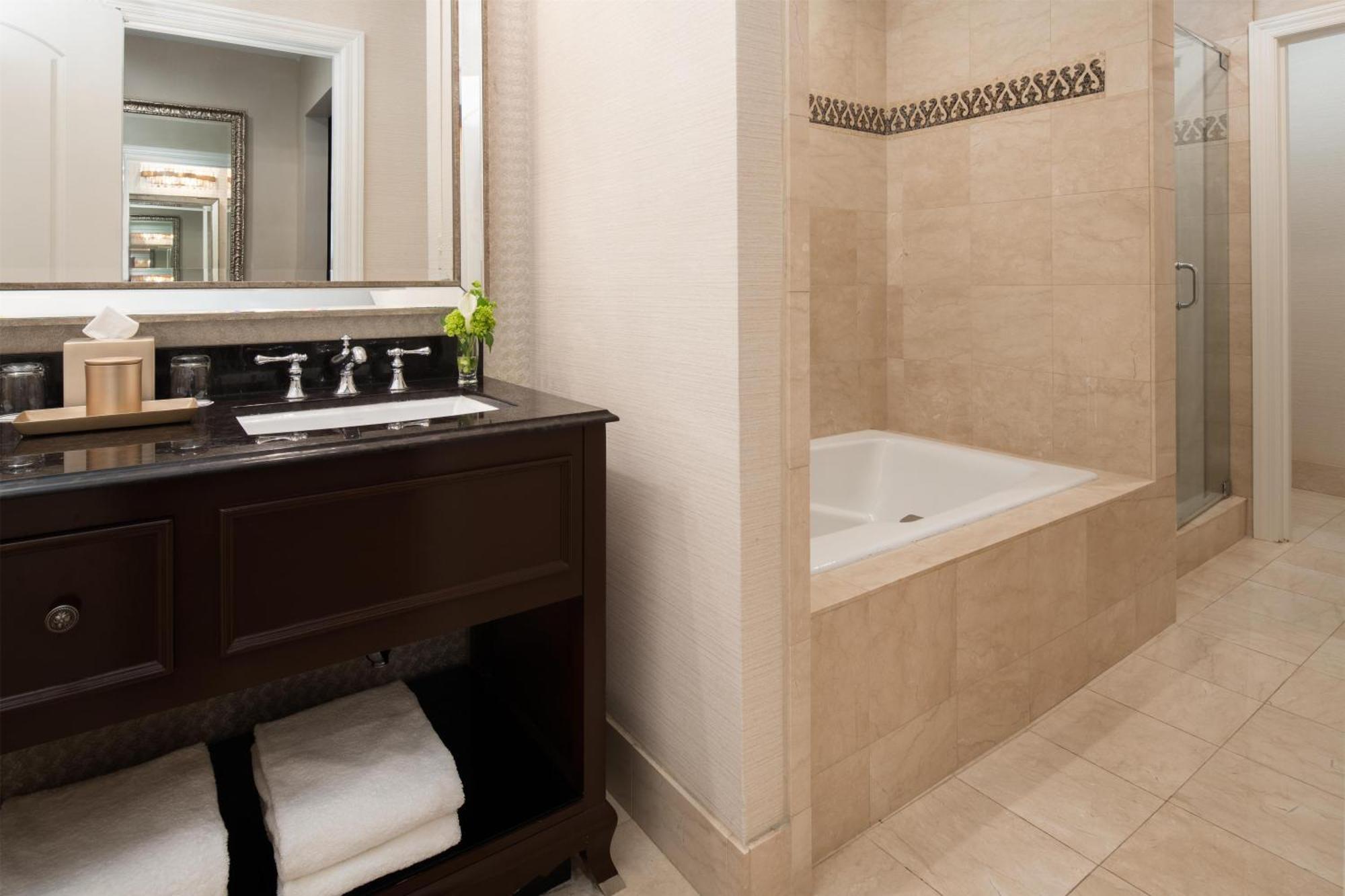 Luxury King Suite