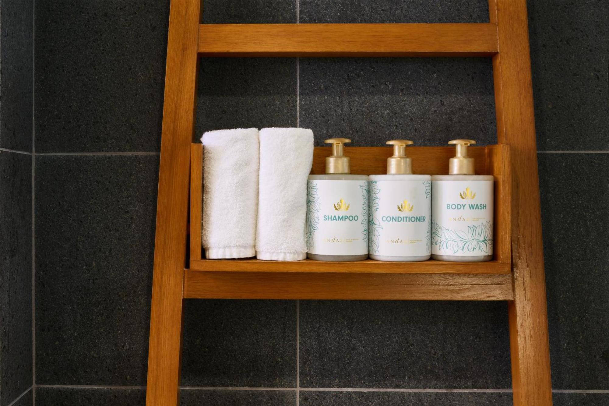 Zimmer mit 2 Queensize-Betten und barrierefreier Dusche – barrierefrei