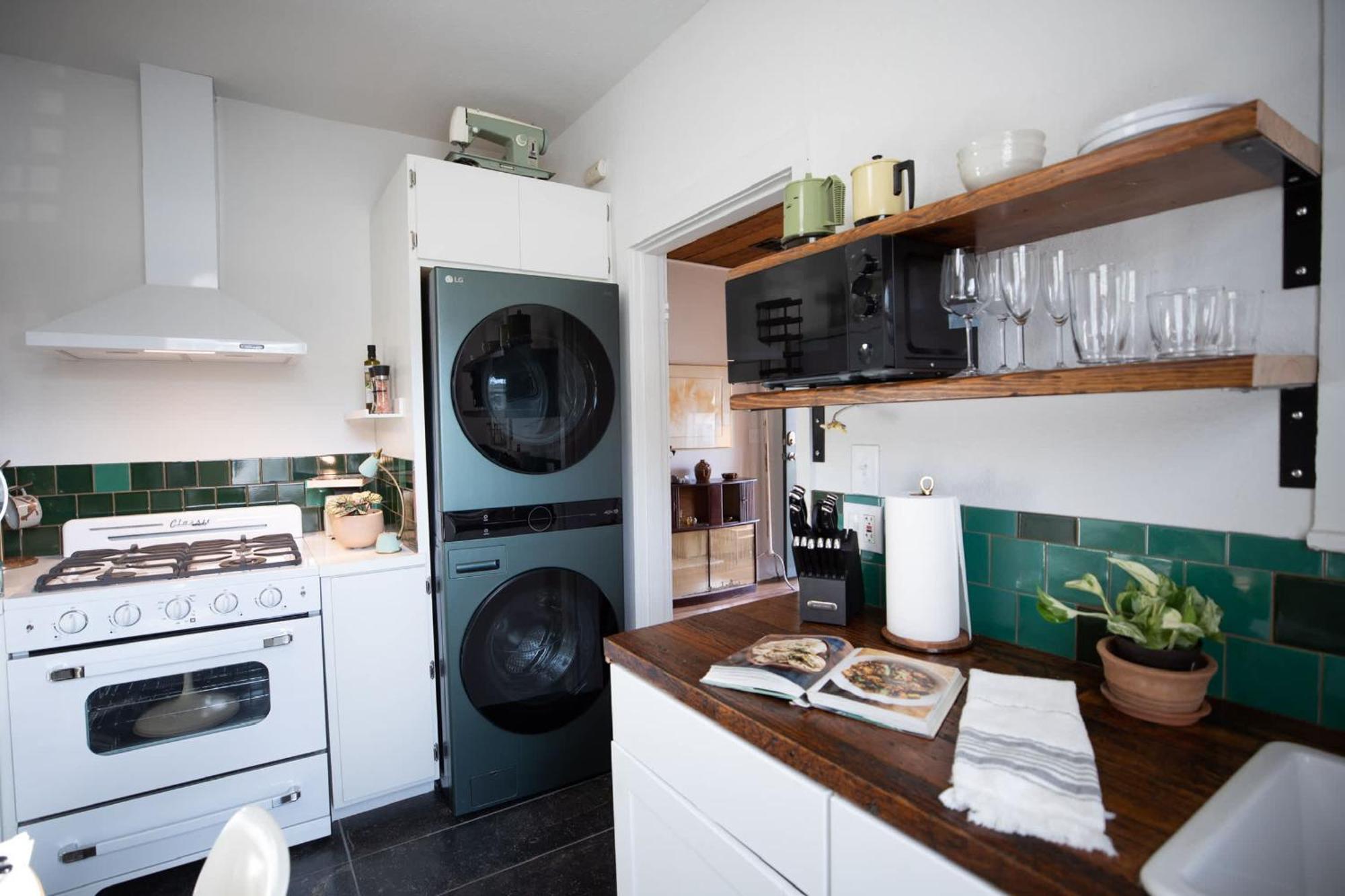 Deluxe One-Bedroom Apartment