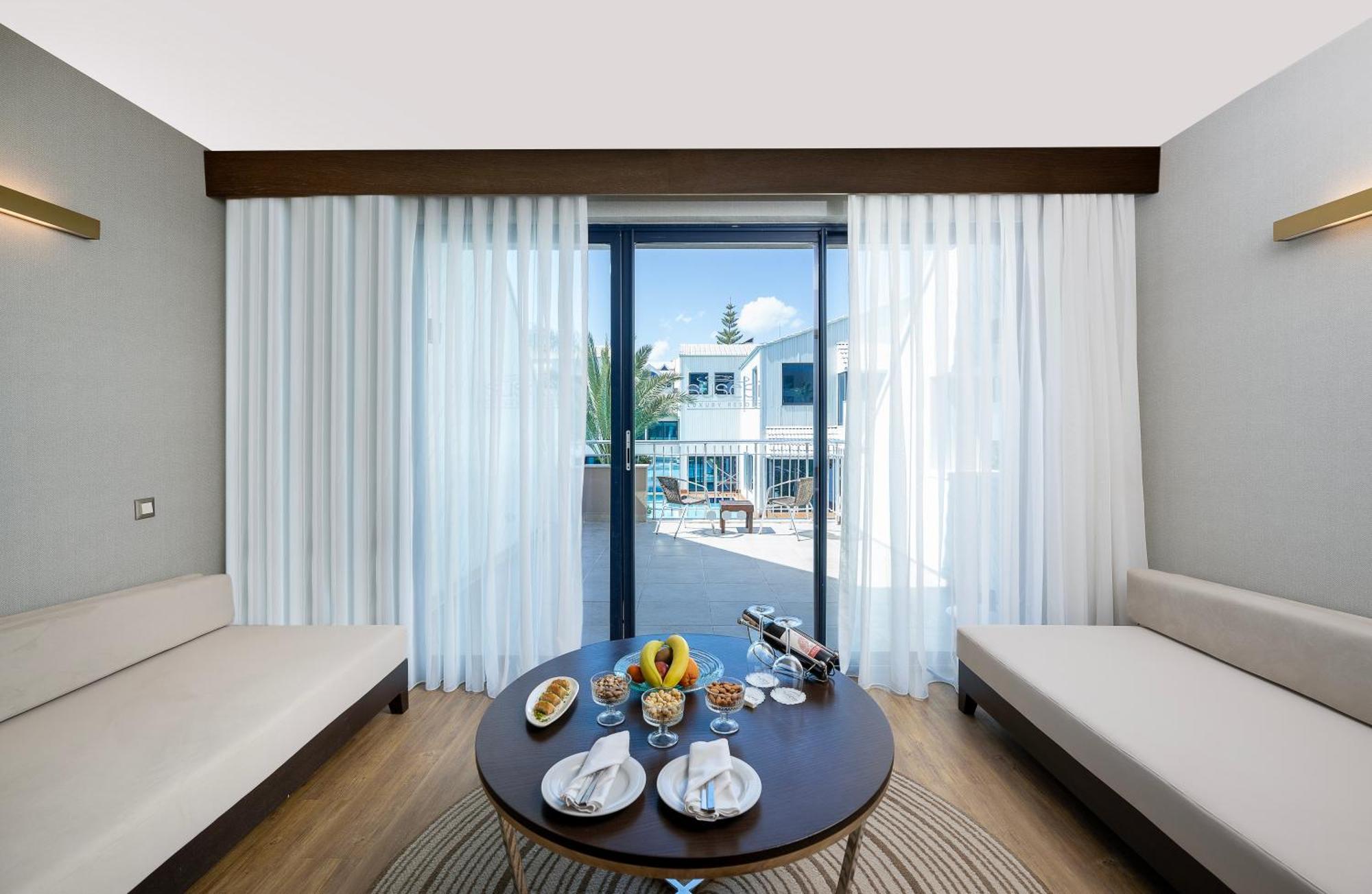 Deluxe Superior Zimmer mit Poolblick