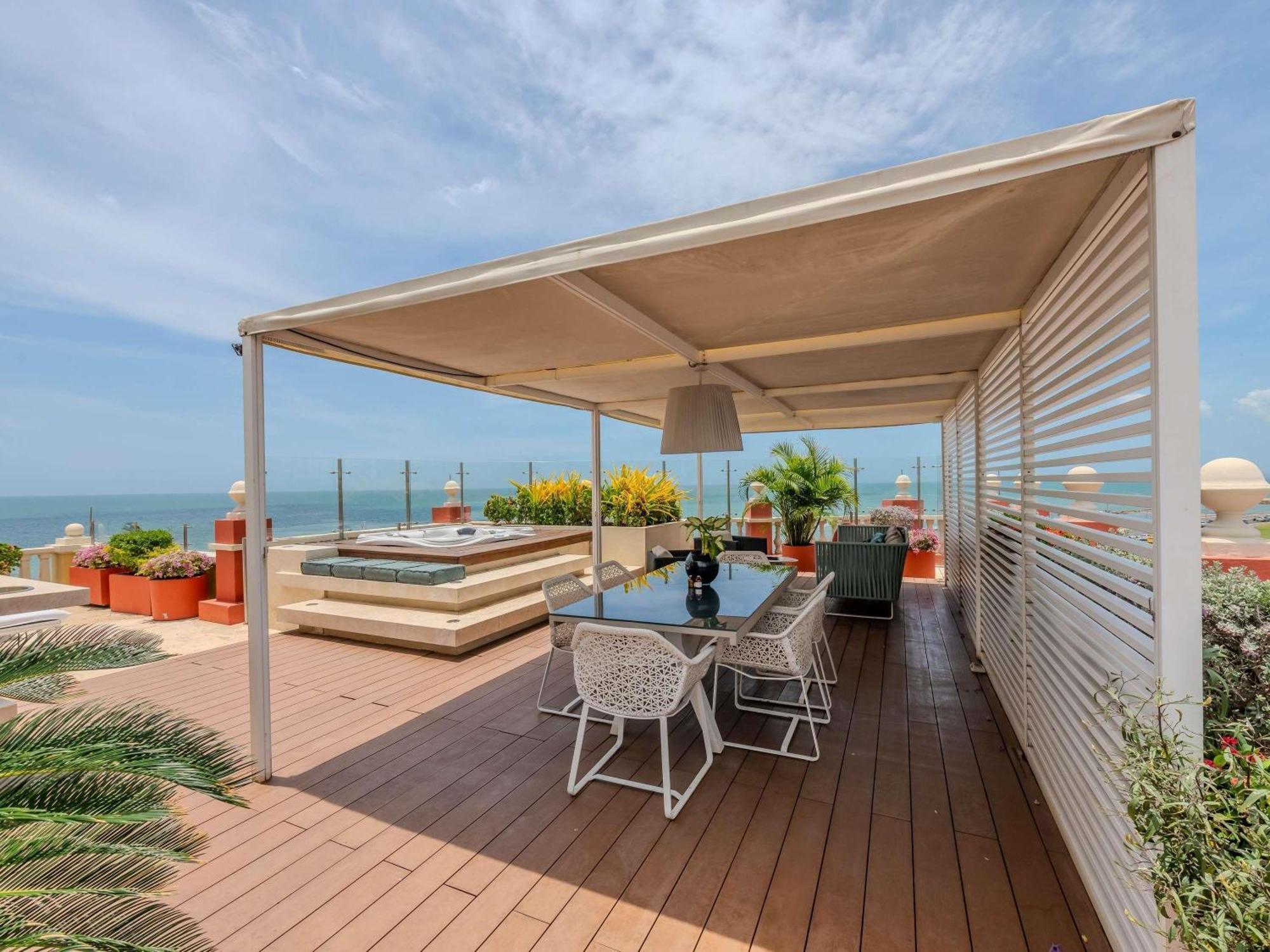 Imperial Amaral Suite mit Kingsize-Bett, Terrasse und Whirlpool-Badewanne — Meerblick