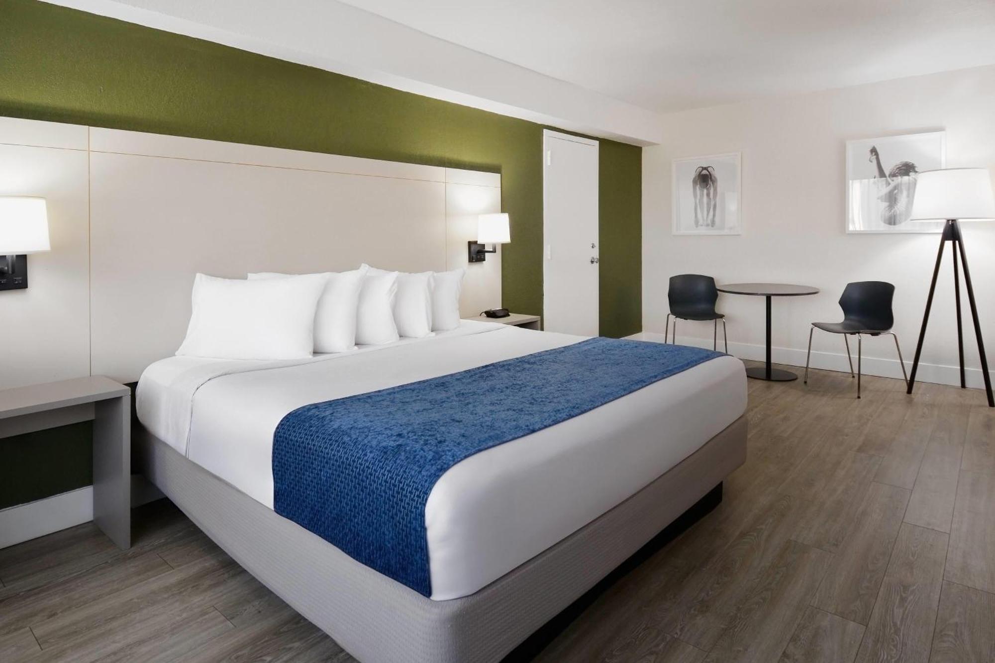 Turmzimmer mit Kingsize-Bett - Nichtraucher