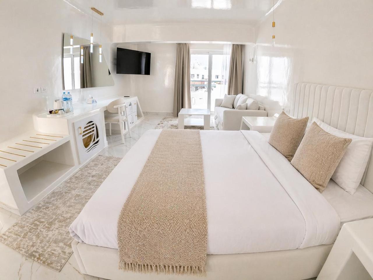 Suite mit Poolblick