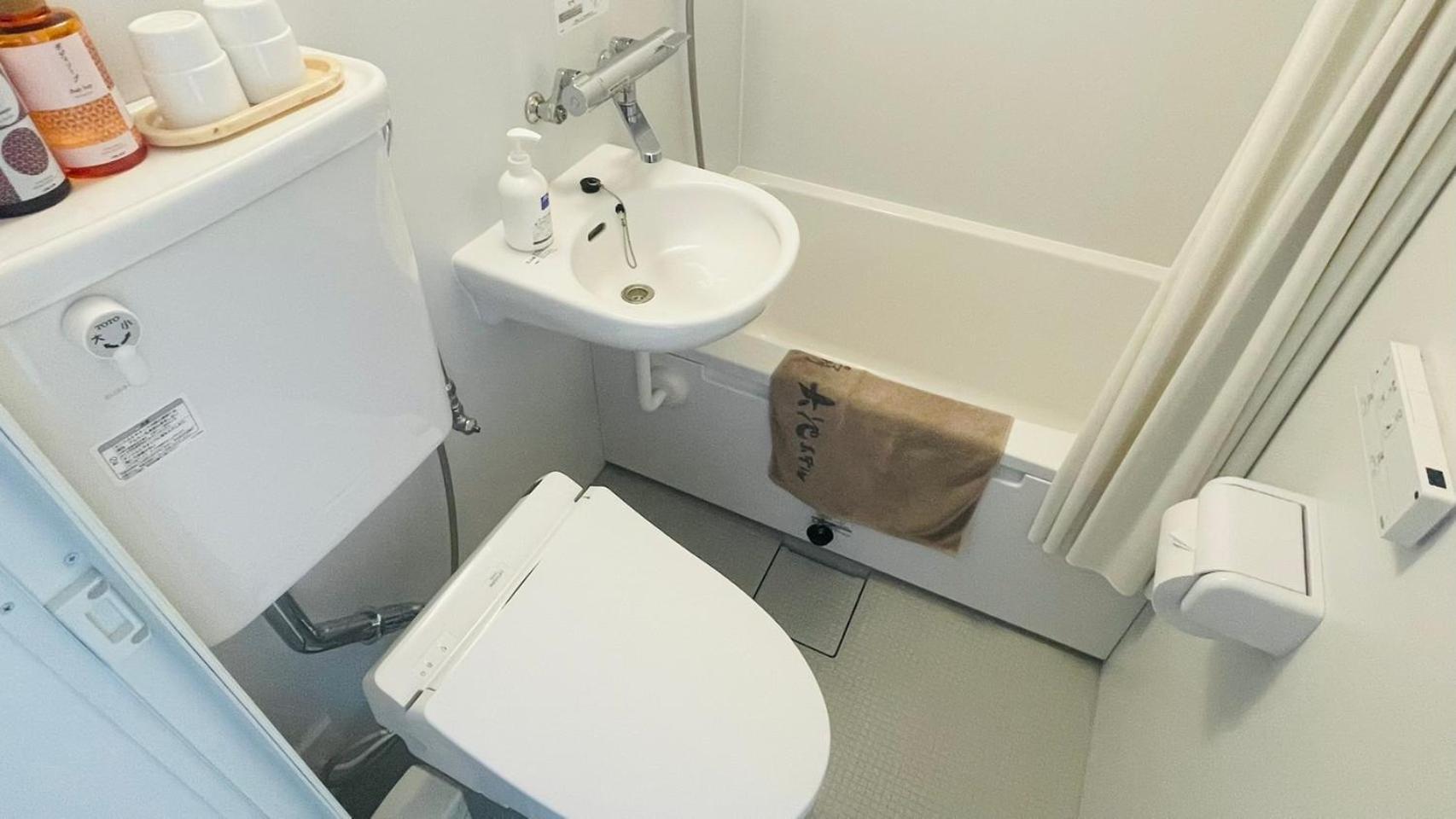 Kleines Zimmer mit 1 kleinem Doppelbett, ohne Aussicht