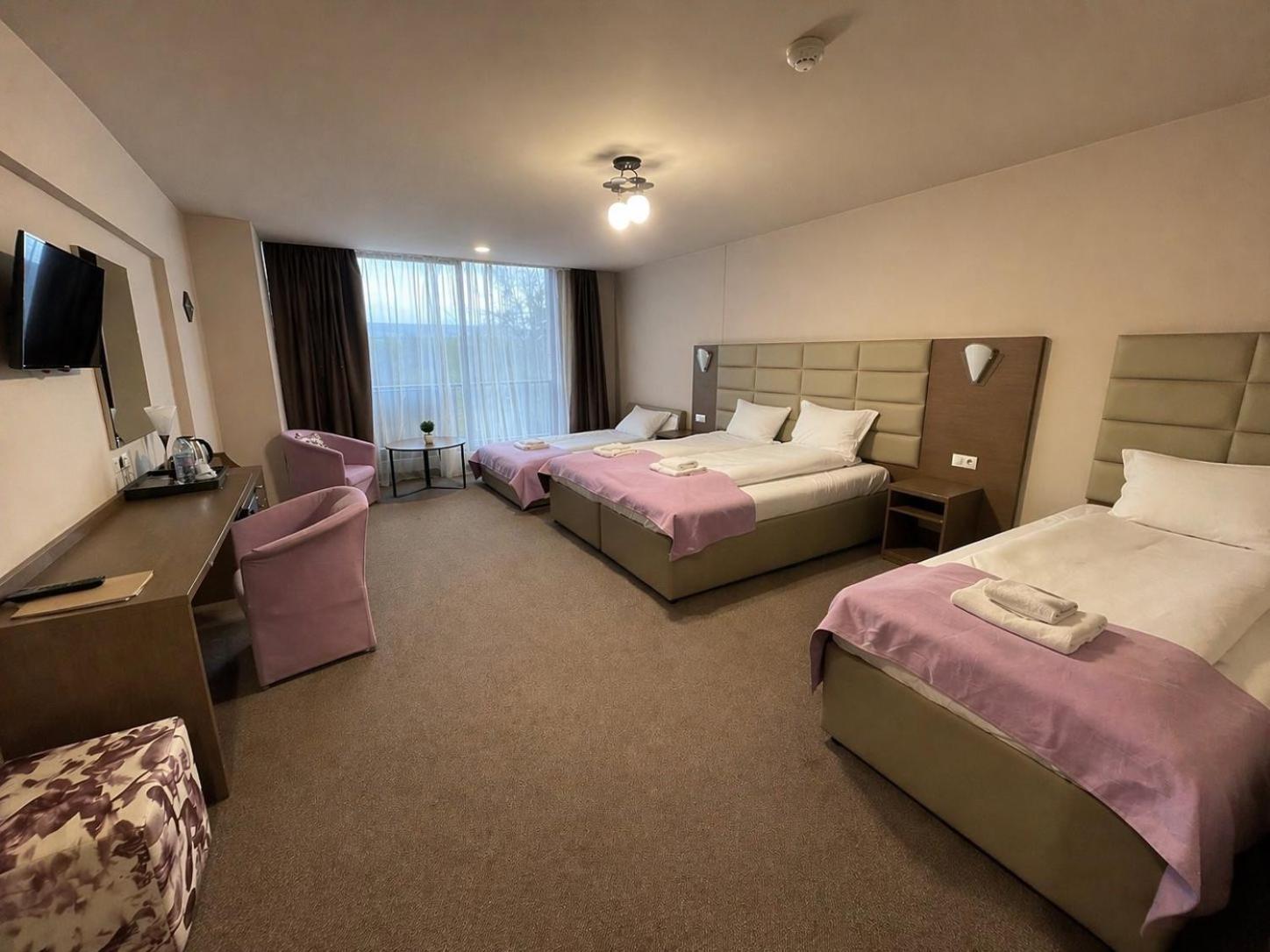 Dreibettzimmer (3 Erwachsene + 1 Kind)