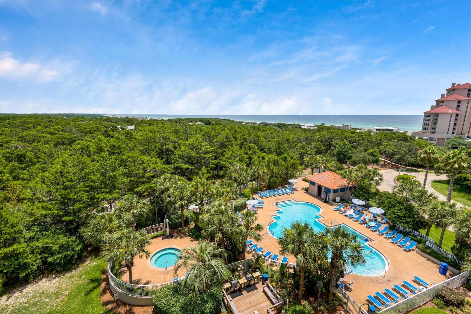 Apartment Pool View
