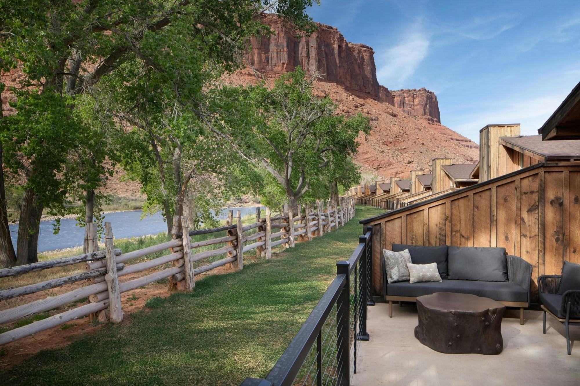 Riverfront Queen Cabin Two Bedroom Suite