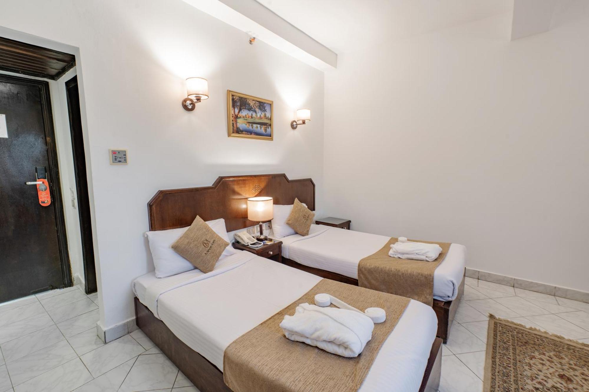 Economy Doppelzimmer mit Blick nach hinten – Kein Balkon