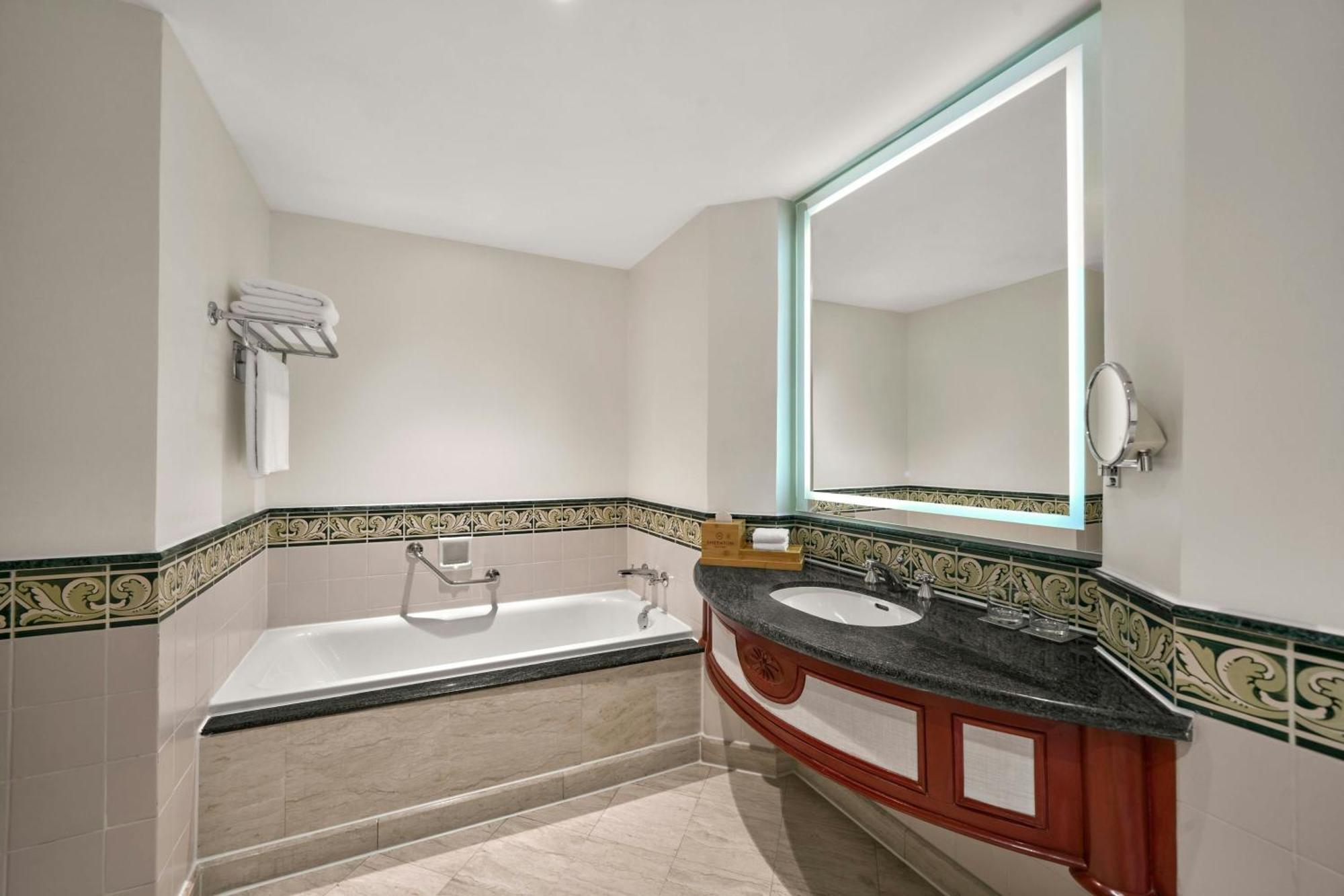 Grand Deluxe King, Guest room, 1 King, High floor