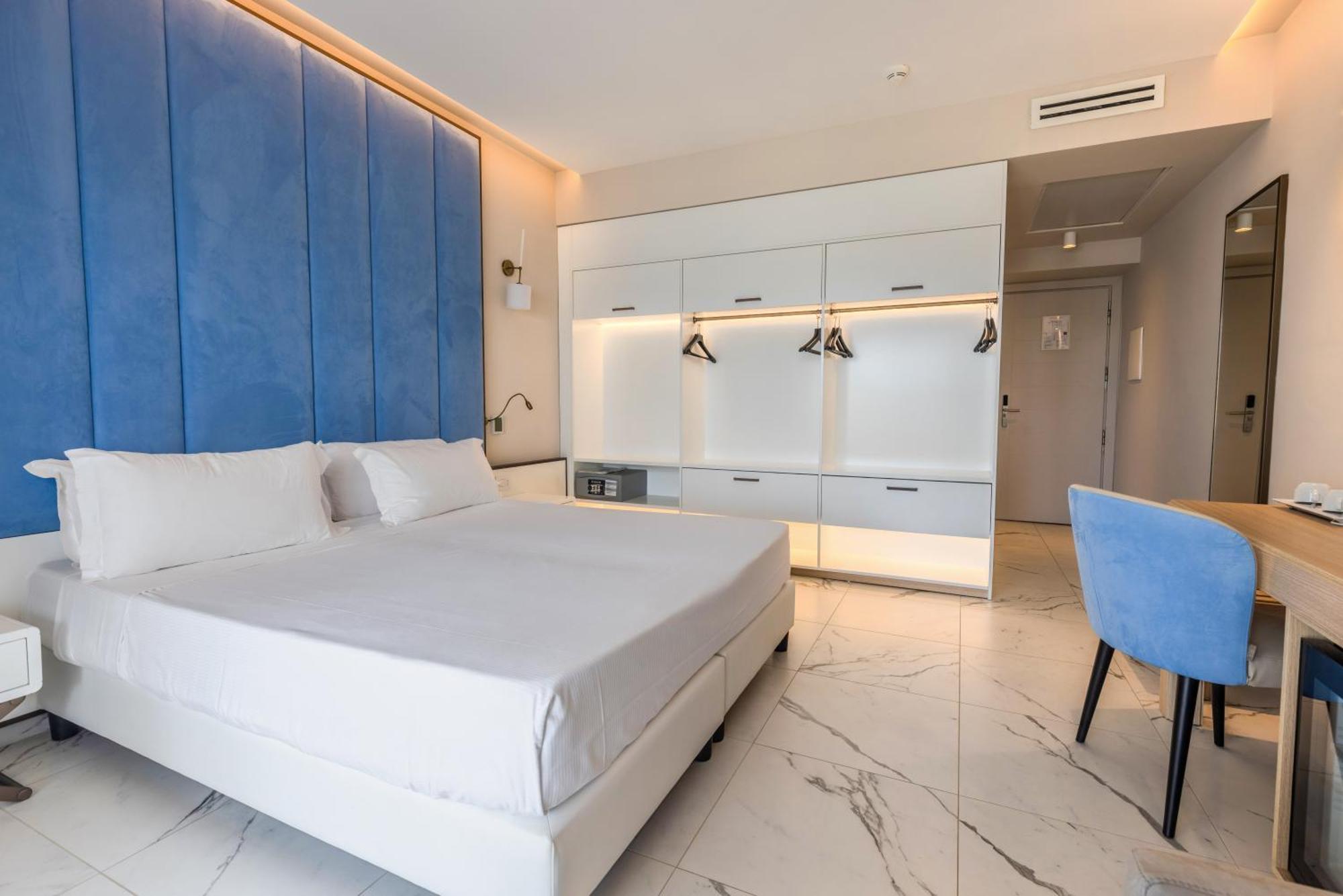 Doppelzimmer mit Whirlpool-Badewanne