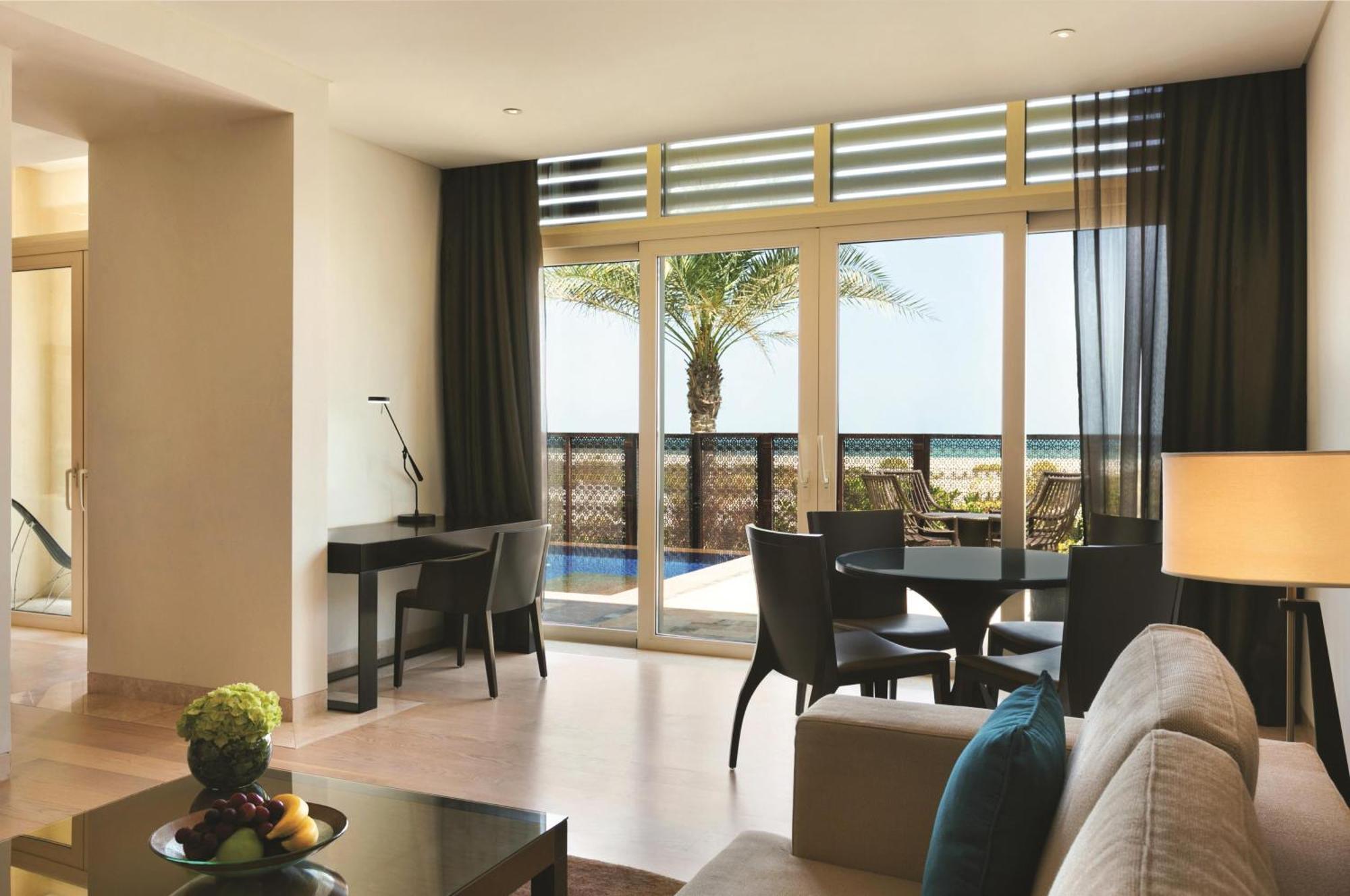 Villa mit 1 Schlafzimmer, Strandblick und Tauchbecken