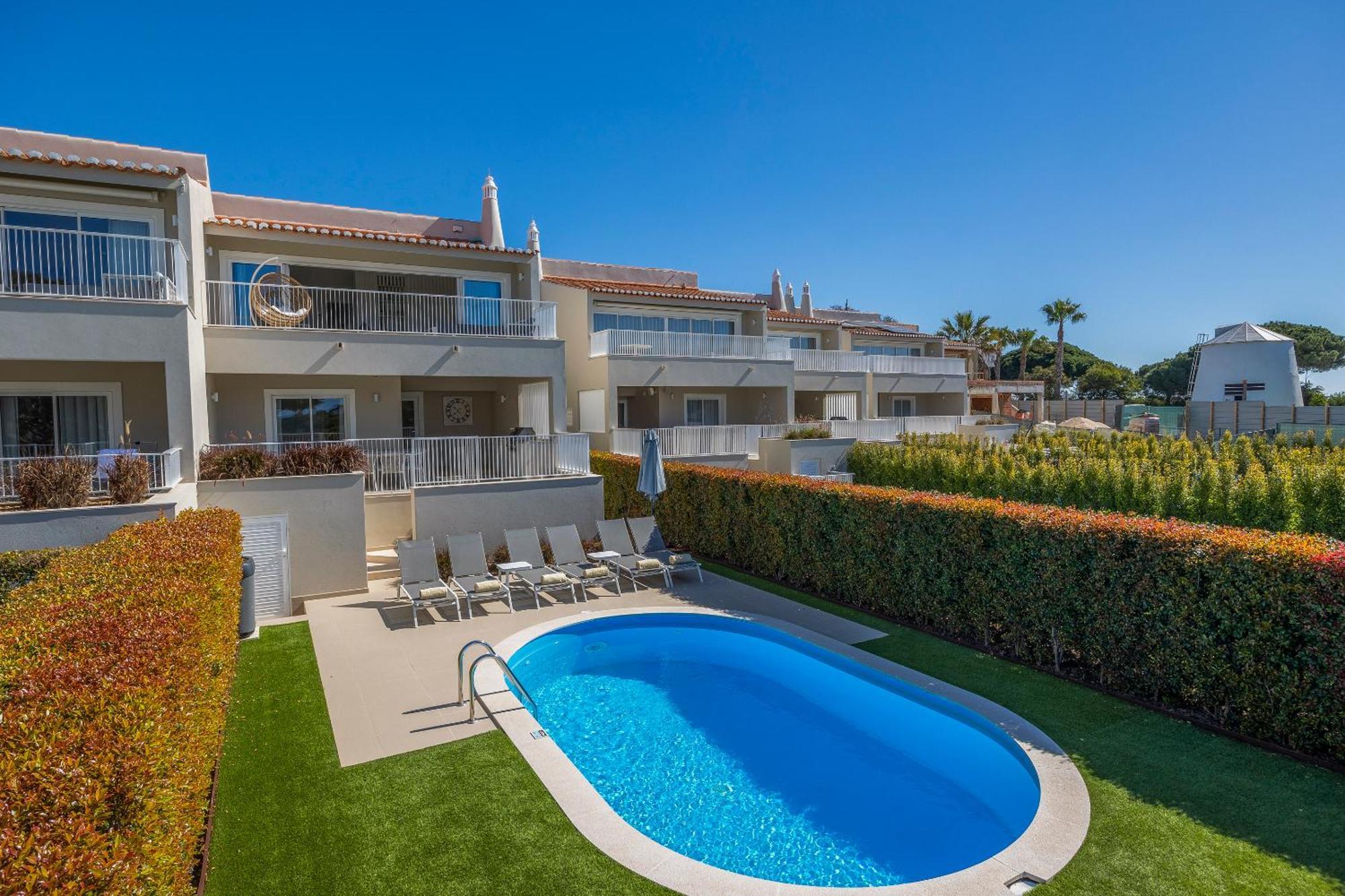 Deluxe Stadthaus mit 3 Schlafzimmern und Pool