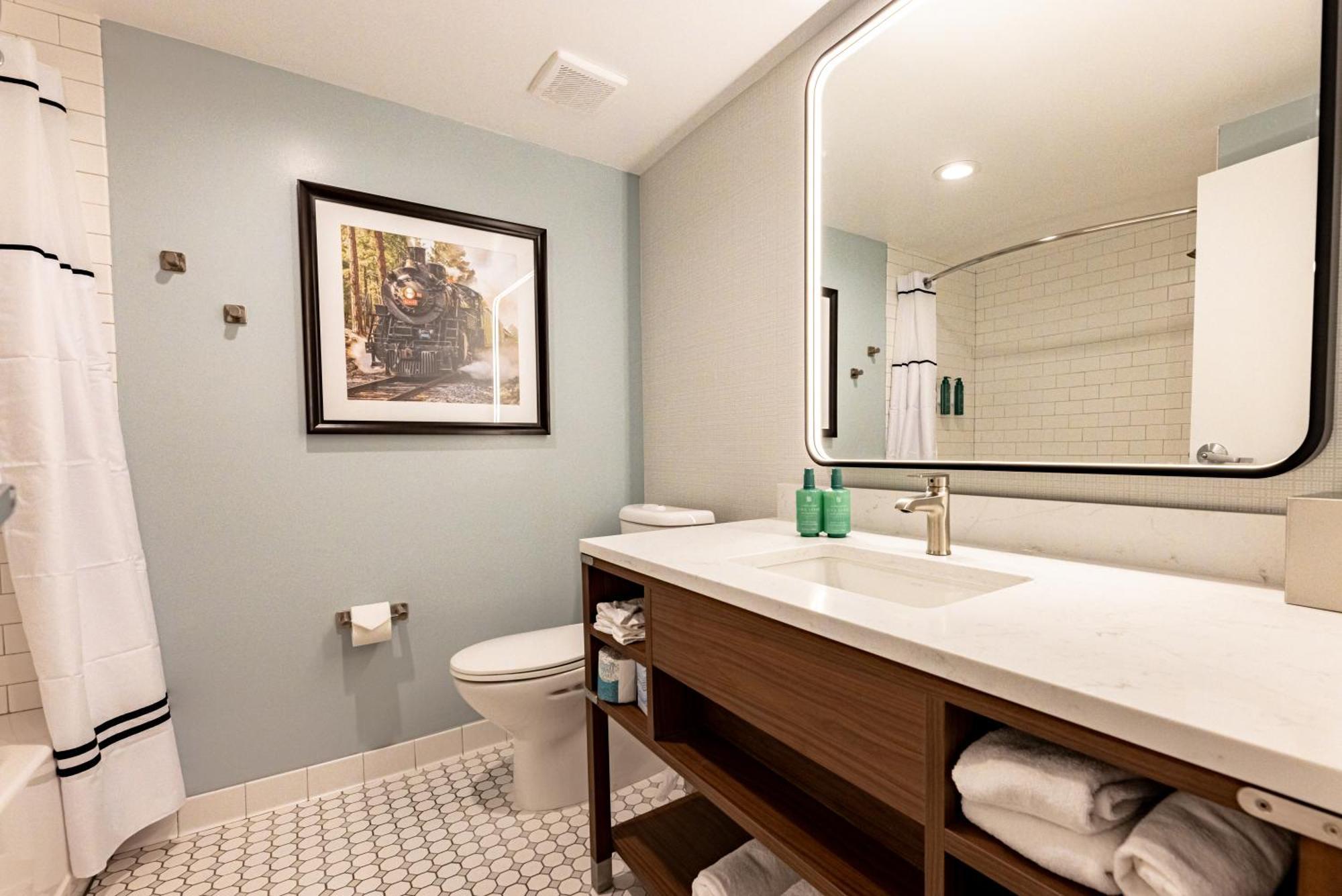 Standard Queen Room